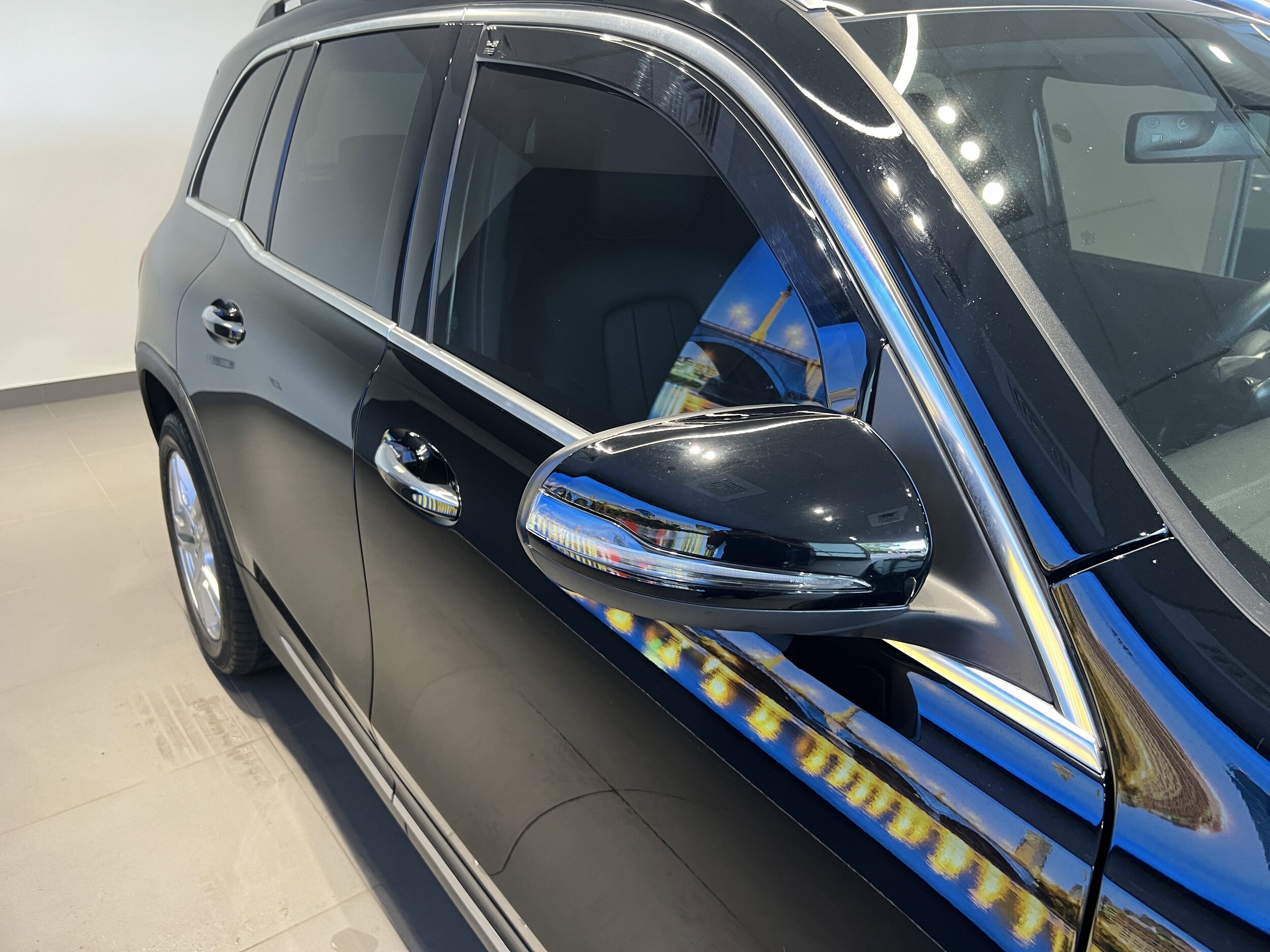 2022 Mercedes Benz GLB 250 photo 2