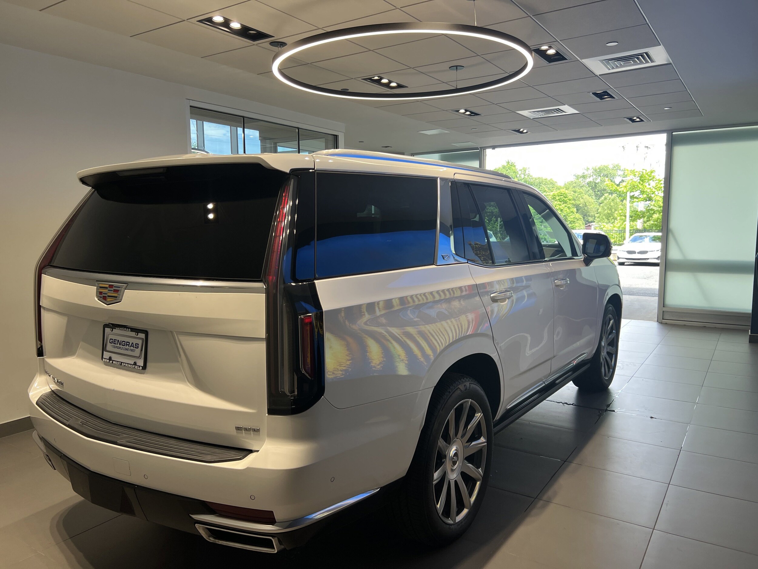 2022 Cadillac Escalade Premium Luxury Platinum photo 3