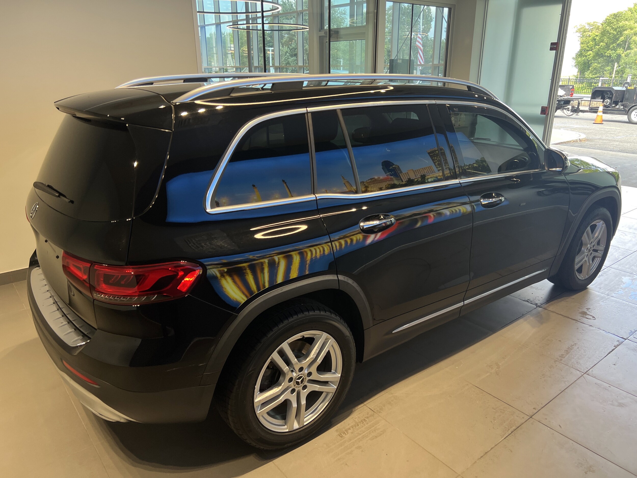 2022 Mercedes Benz GLB 250 photo 3