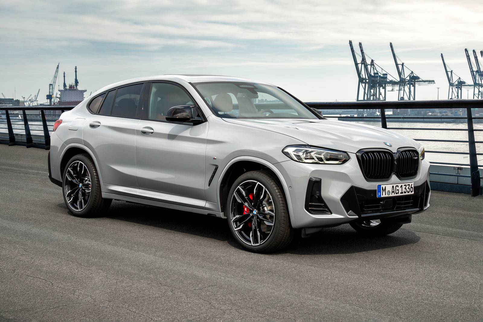 2022_bmw_x4_4dr-suv_m40i_fq_oem_1_1600.jpeg