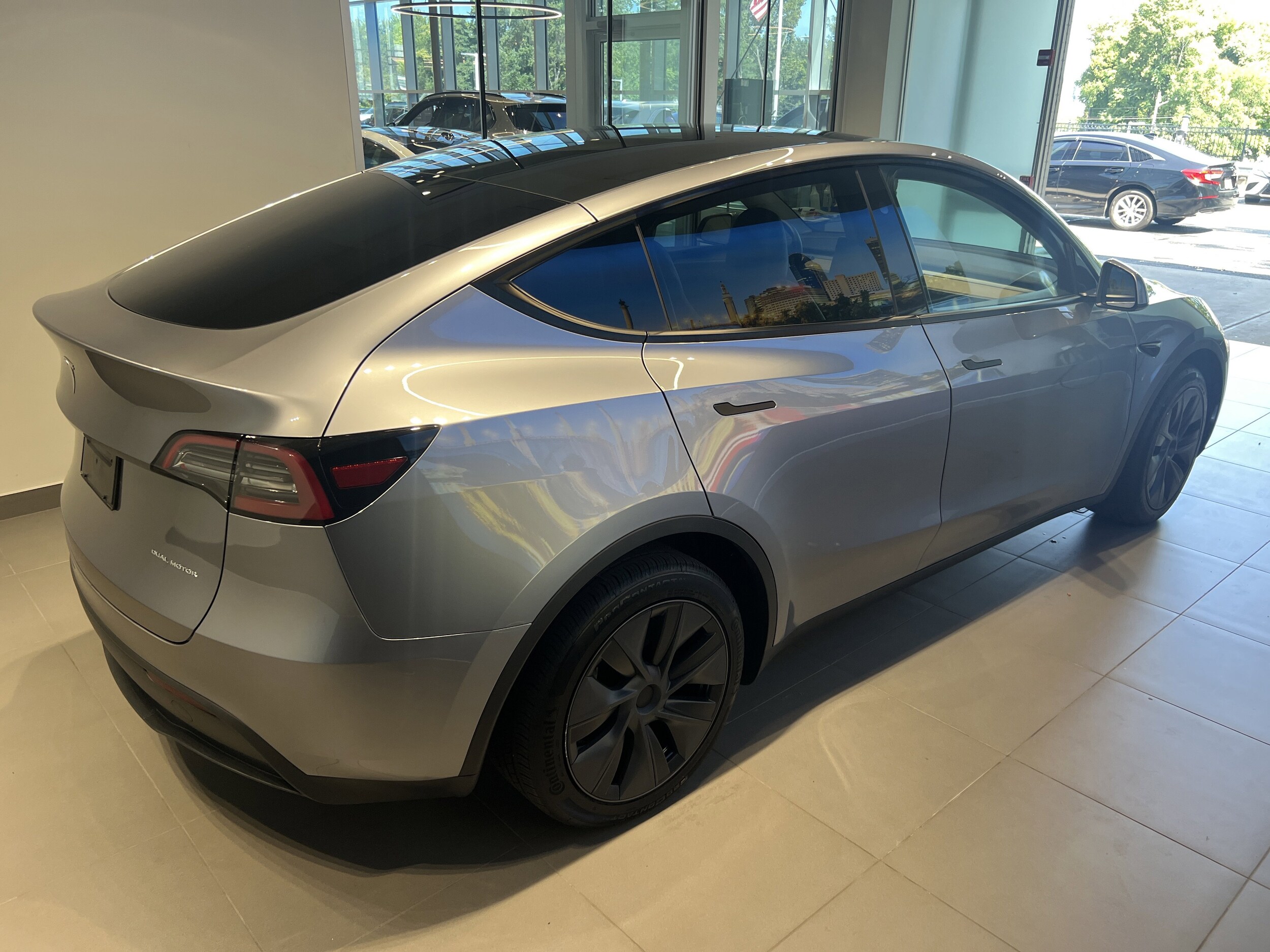 2024 Tesla Model Y Long Range photo 4