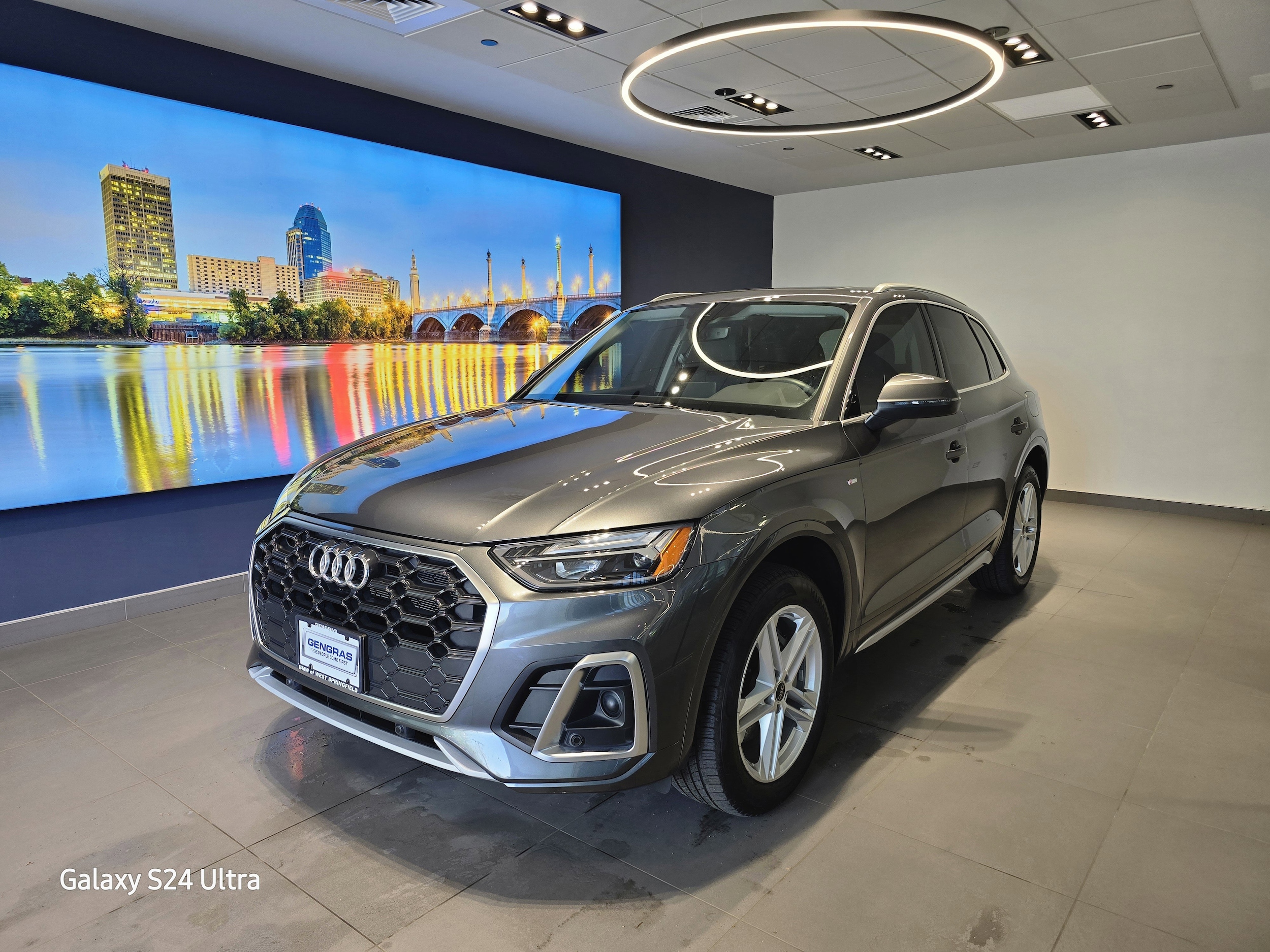 2025 Audi Q5 55 e Premium's photo