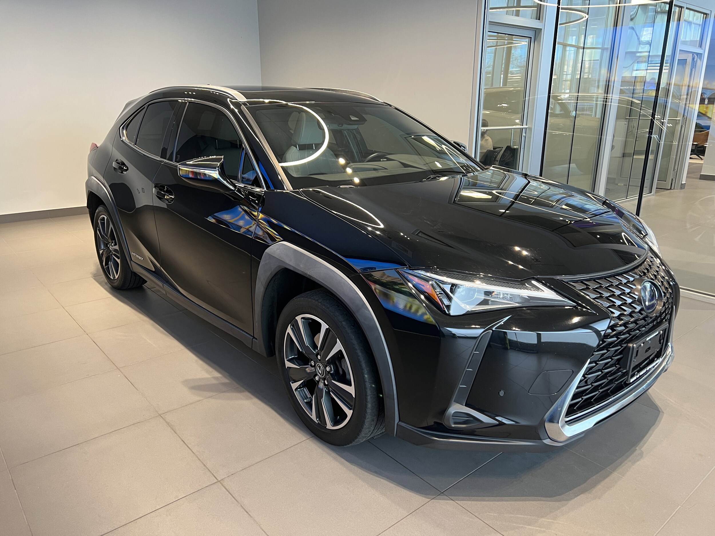 2020 Lexus UX 250h Premium photo 3