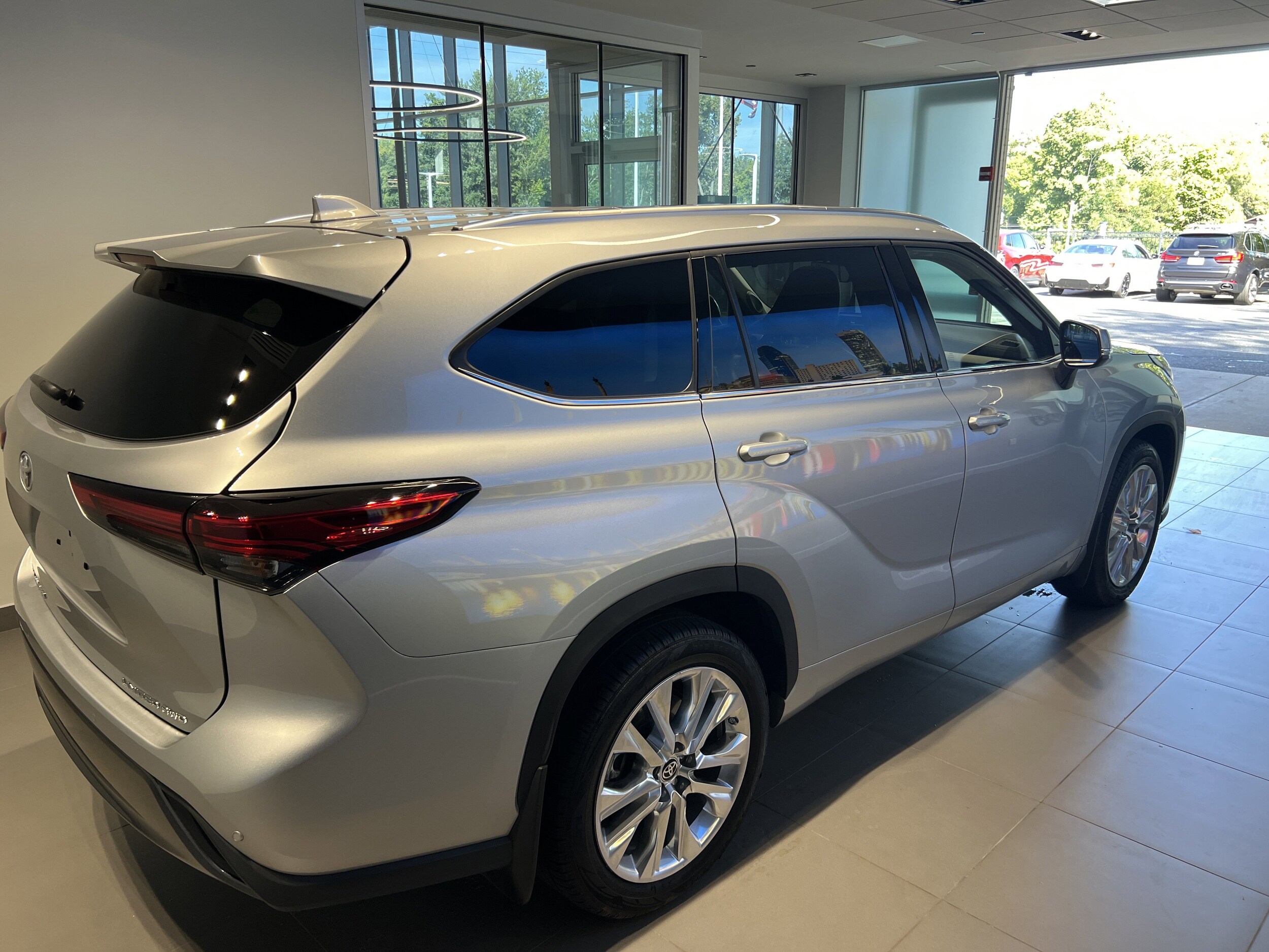 2021 Toyota Highlander Limited photo 4