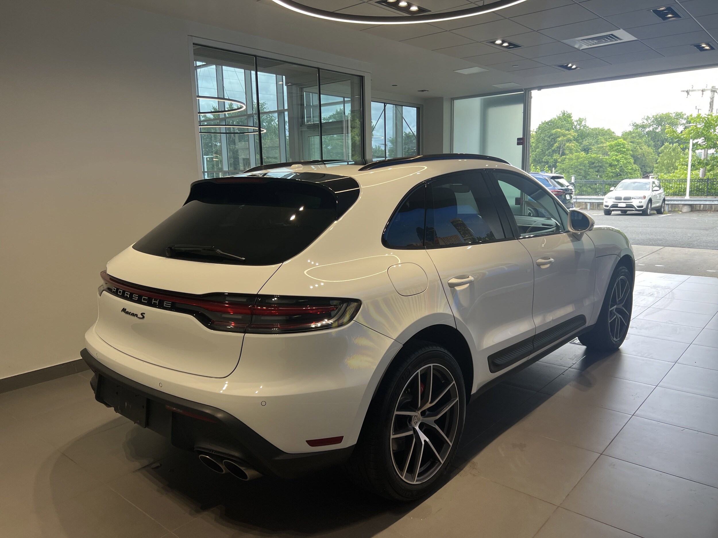 2022 Porsche Macan S photo 3