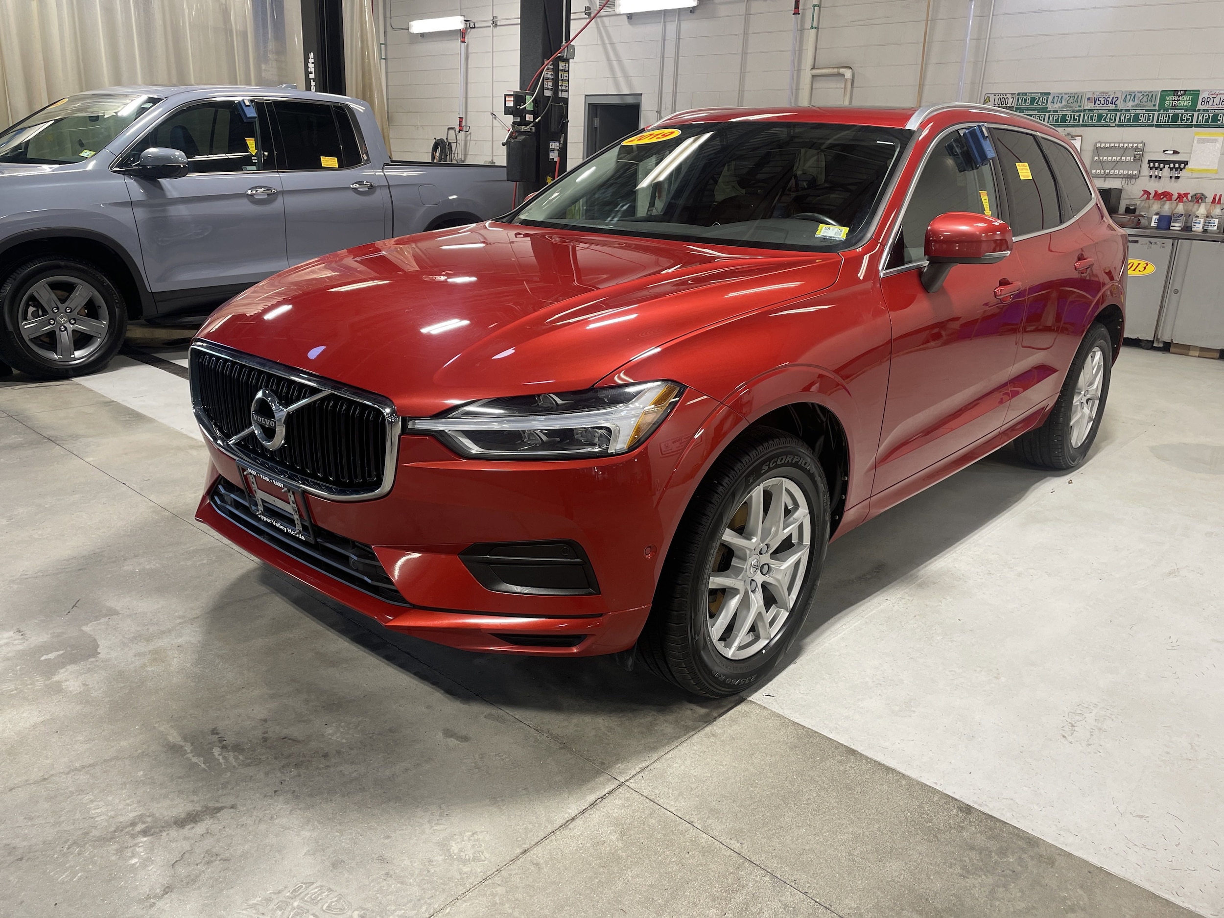 2019 Volvo XC60 T5 AWD Momentum  2019 Volvo XC60 T5 AWD Momentum