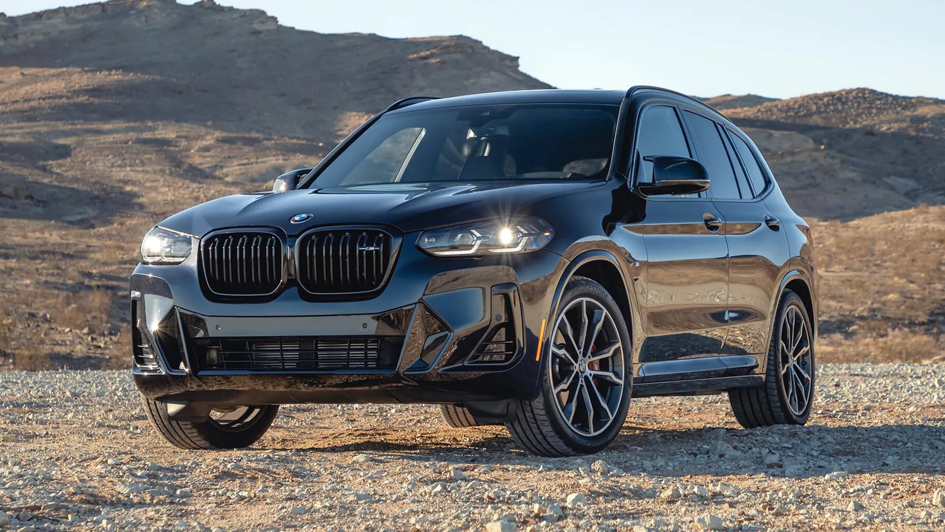 2023-BMW-X3-M40i-4.webp