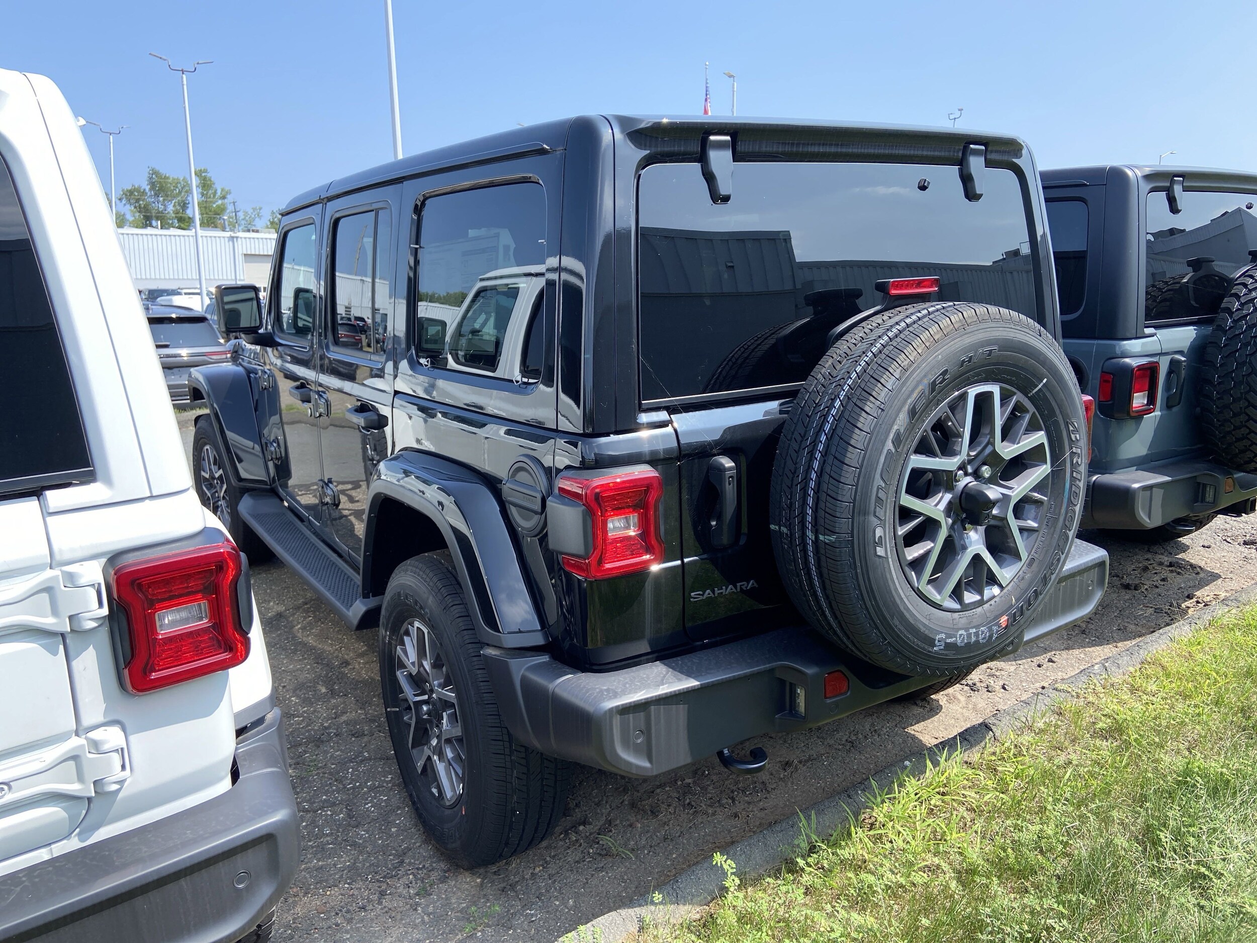 2025 Jeep Wrangler Sahara photo 3