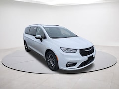 2026 Chrysler Pacifica Pinnacle Passenger Van