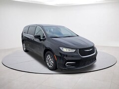 2026 Chrysler Pacifica Select Passenger Van