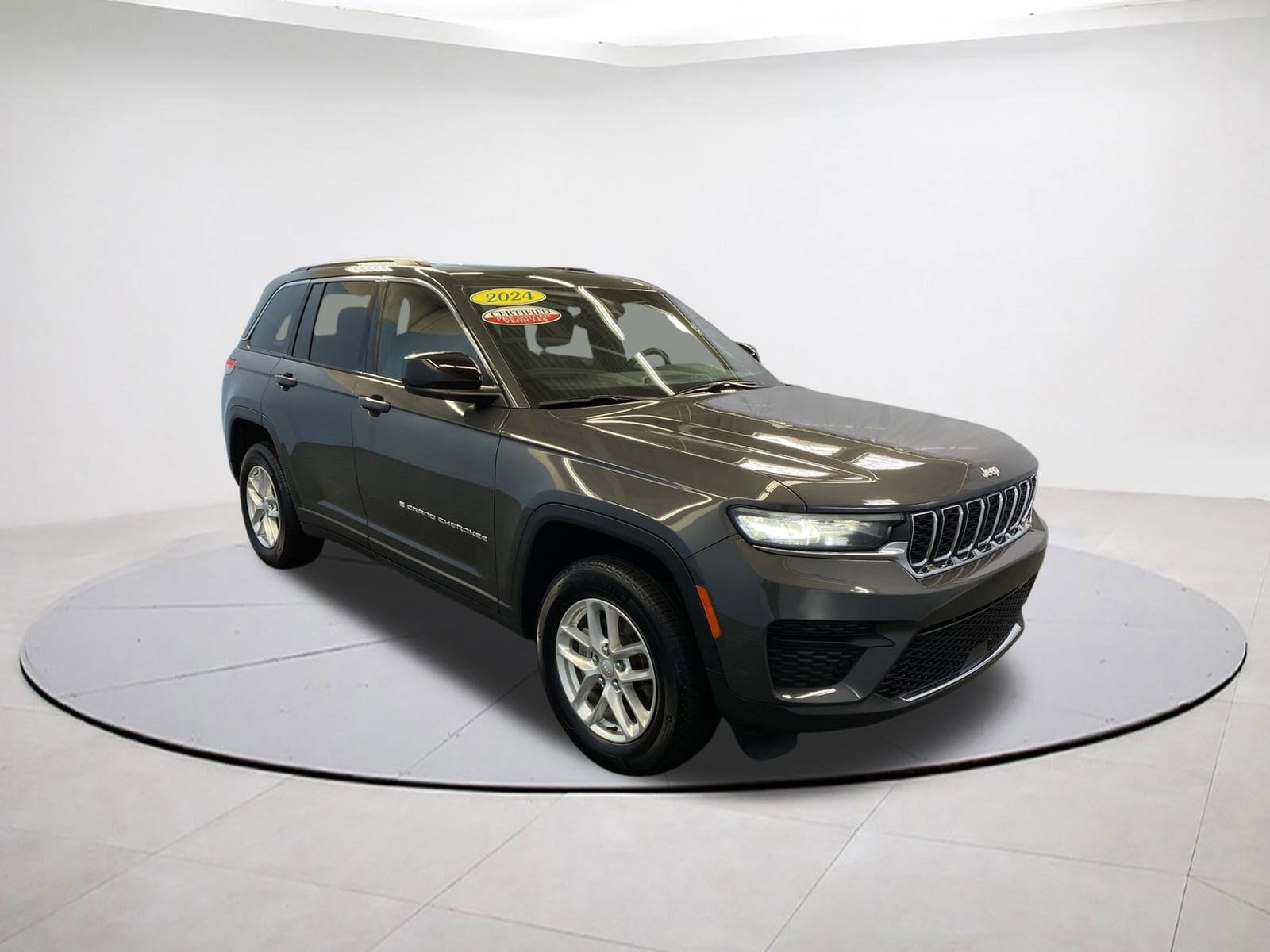 2024 Jeep Grand Cherokee Laredo's photo