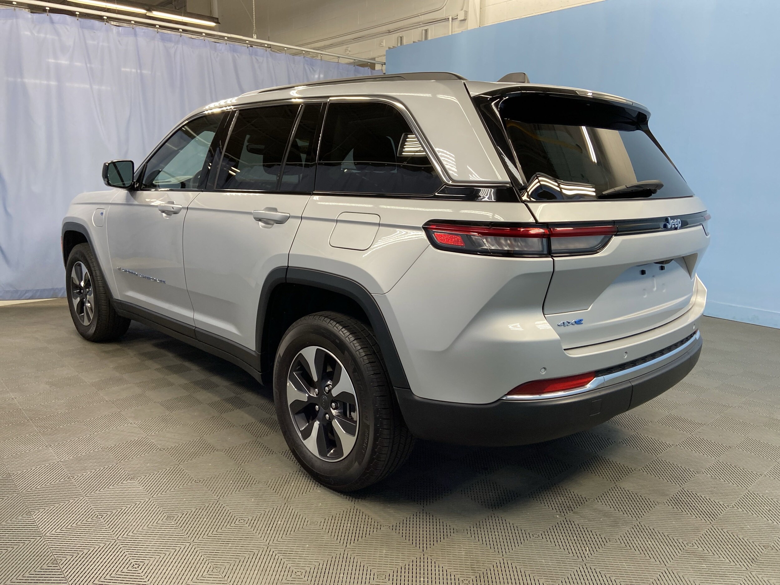 2023 Jeep Cherokee 4xe photo 3