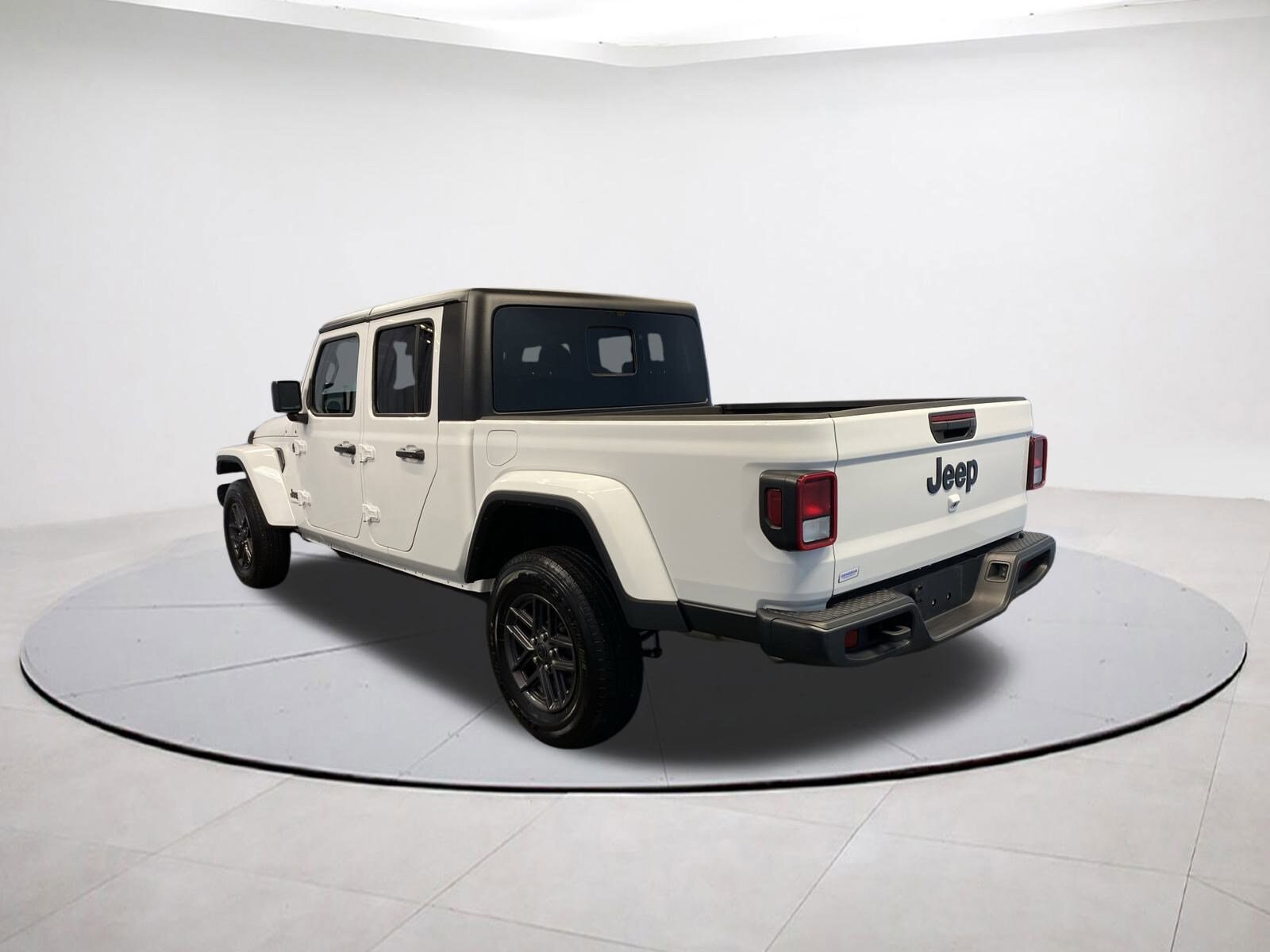 2024 Jeep Gladiator Sport S photo 3