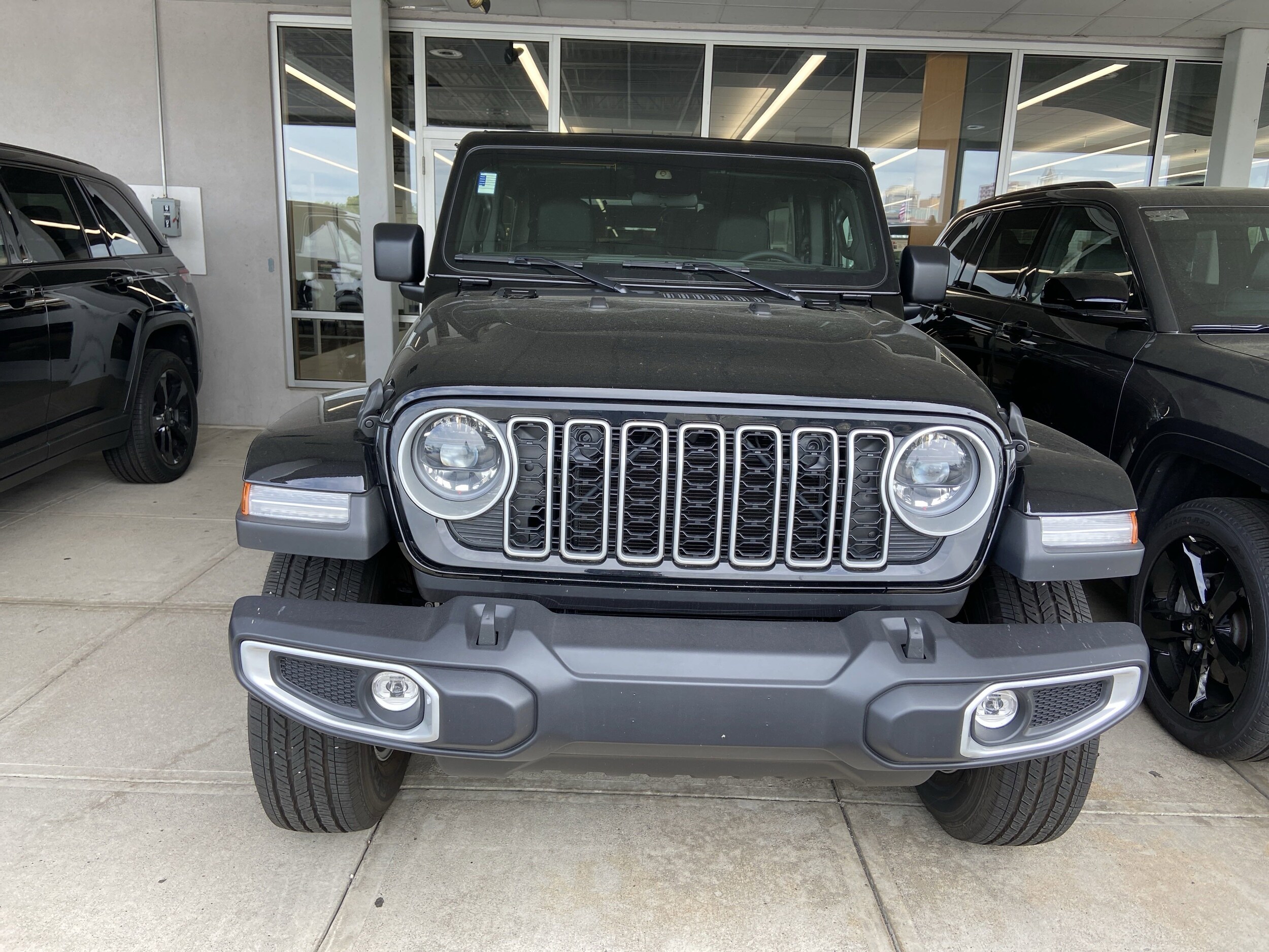 2025 Jeep Wrangler Sahara photo 2
