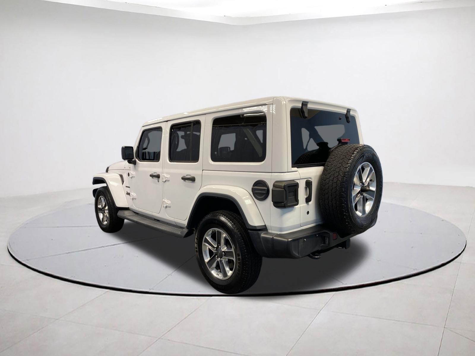 2018 Jeep Wrangler Unlimited Sahara photo 2