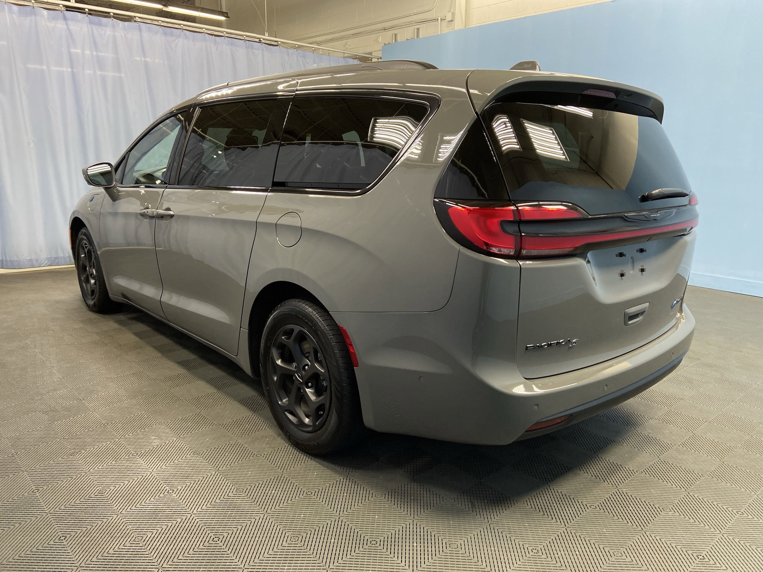 2022 Chrysler Pacifica Hybrid Limited photo 4