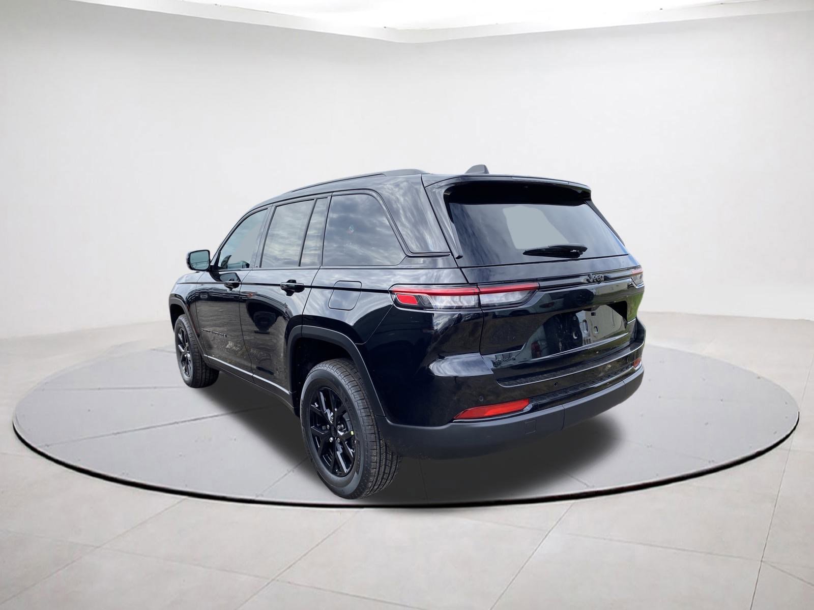 2025 Jeep Grand Cherokee Altitude photo 4