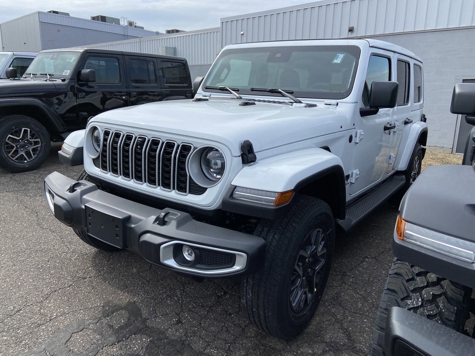 2025 Jeep Wrangler Sahara photo 3