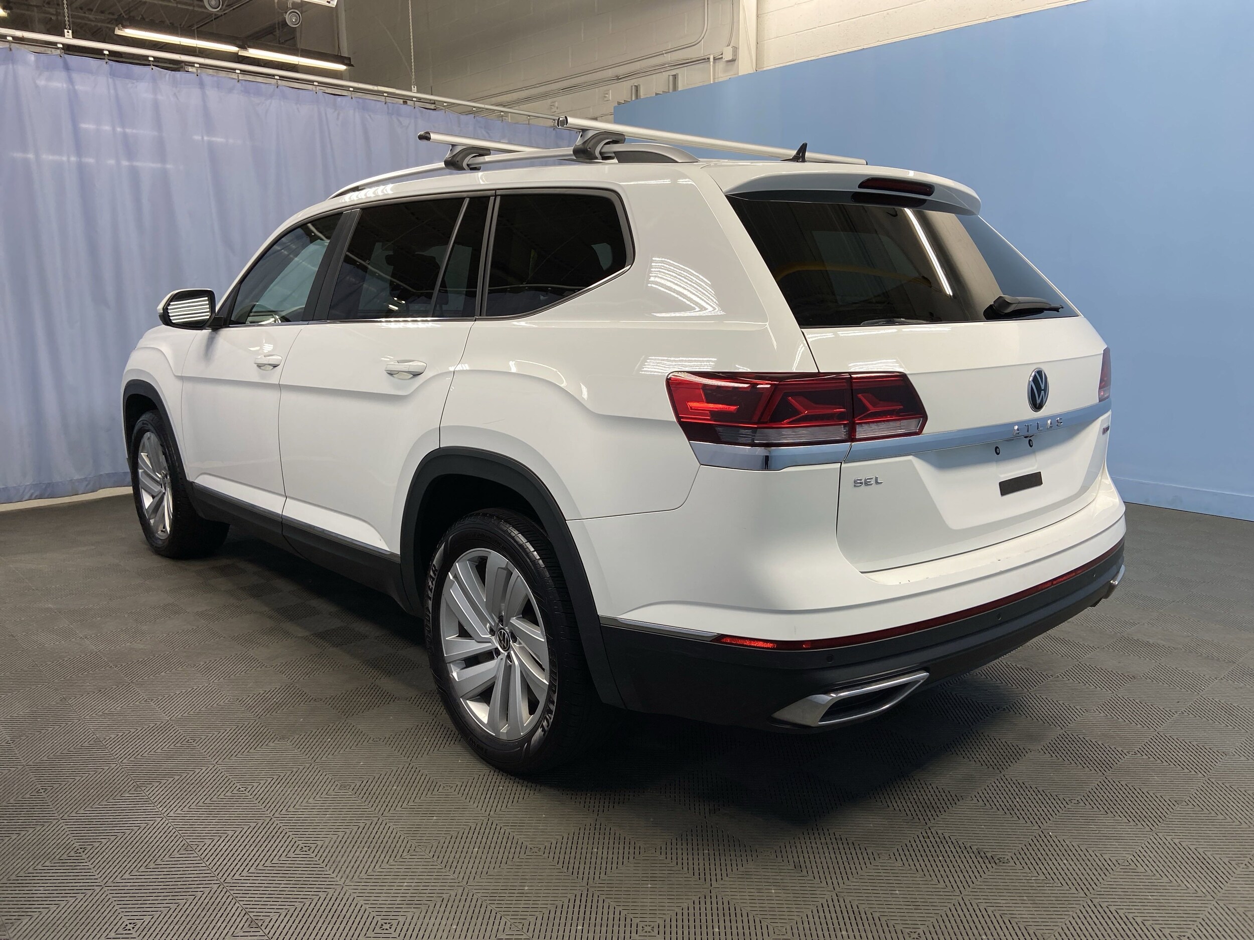 2021 Volkswagen Atlas SEL photo 3