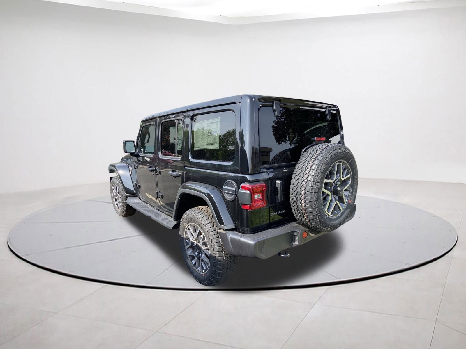2025 Jeep Wrangler Sahara photo 4