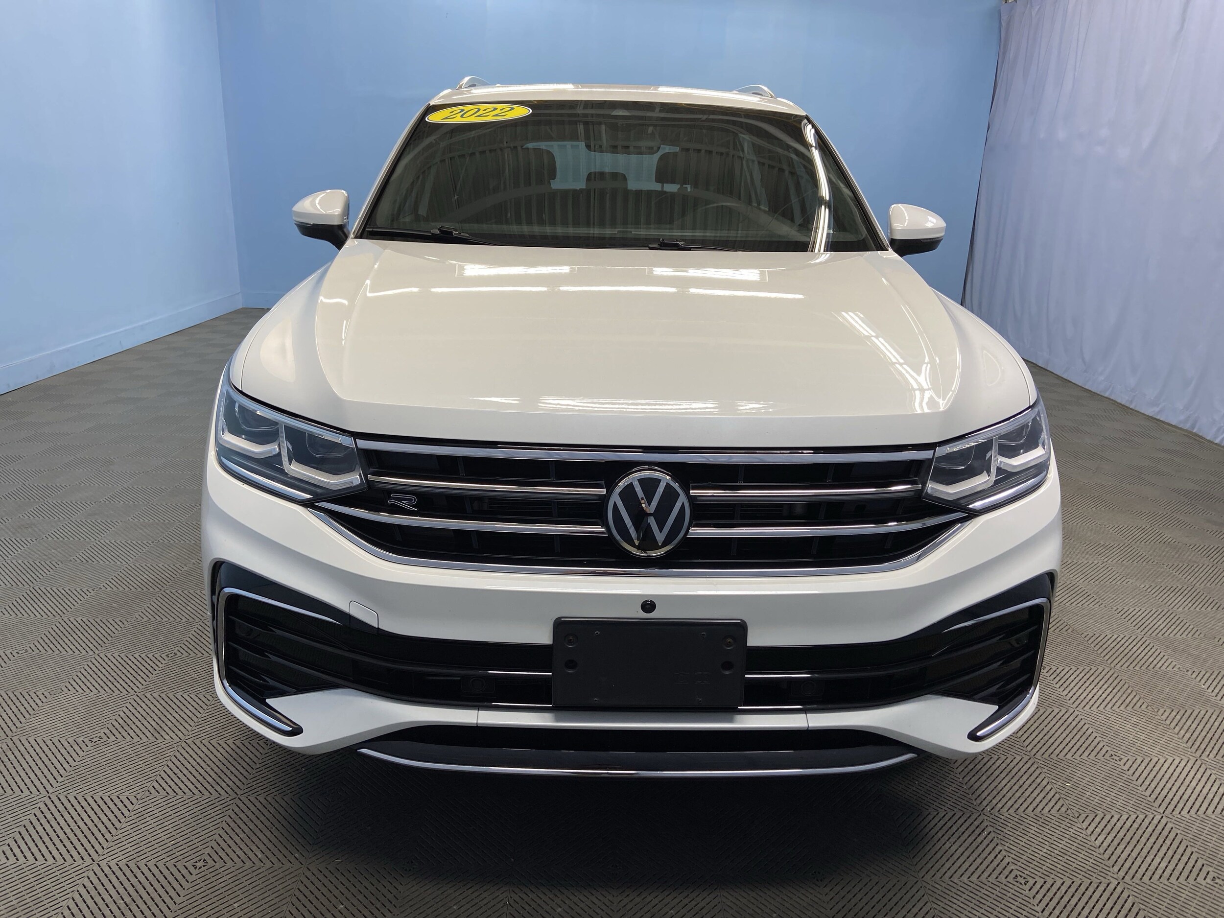 2022 Volkswagen Tiguan SEL Premium R-Line photo 2