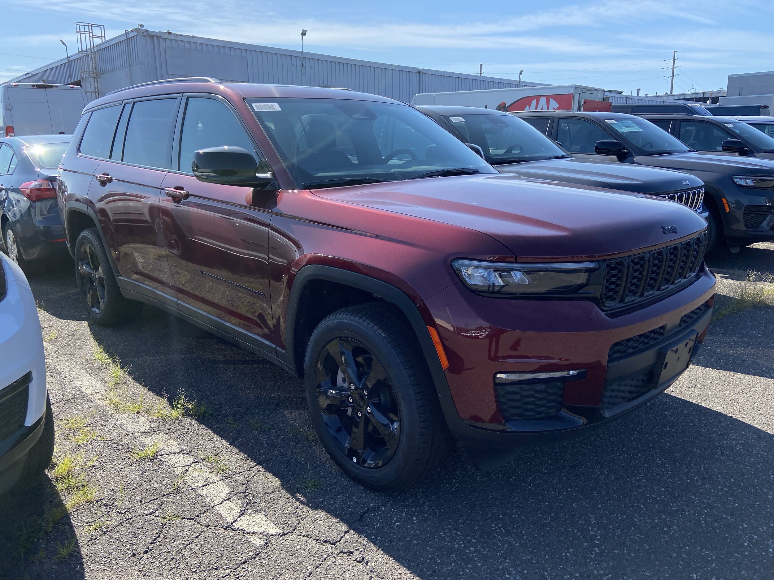 2025 Jeep Grand Cherokee Limited photo 3