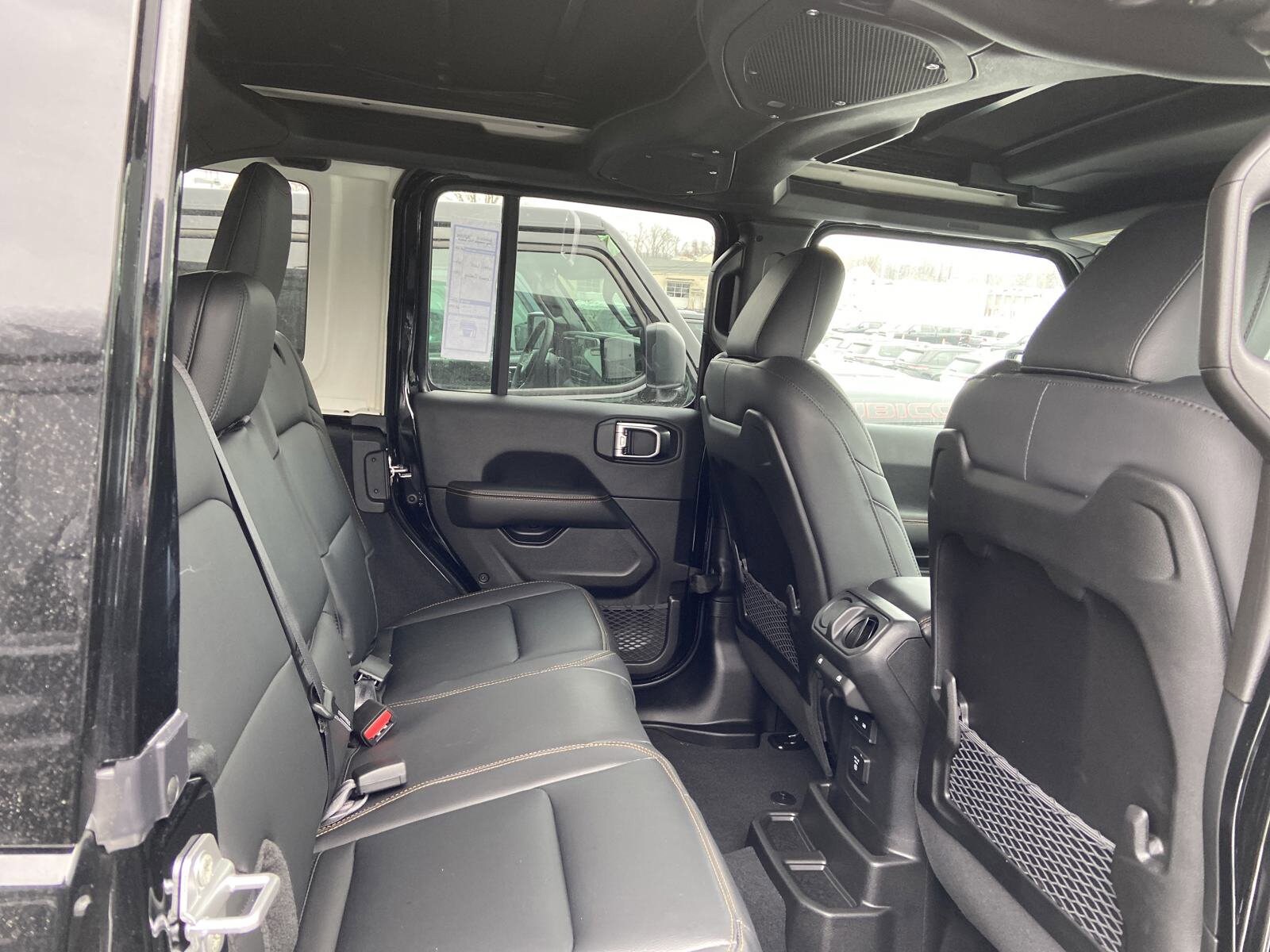 2025 Jeep Wrangler Sahara photo 4