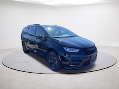 2026 Chrysler Pacifica Limited Passenger Van