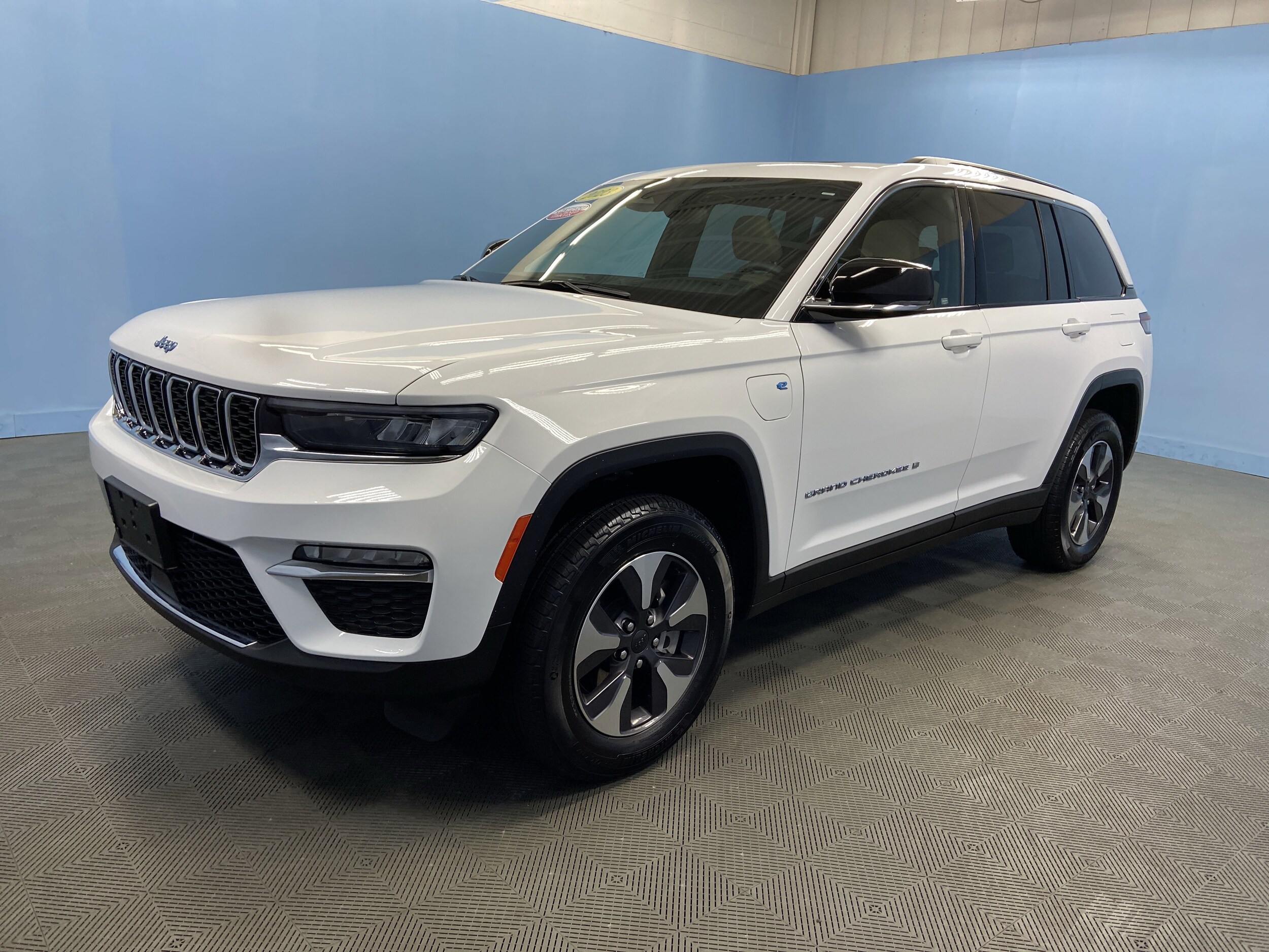 2023 Jeep Cherokee 4xe photo 2