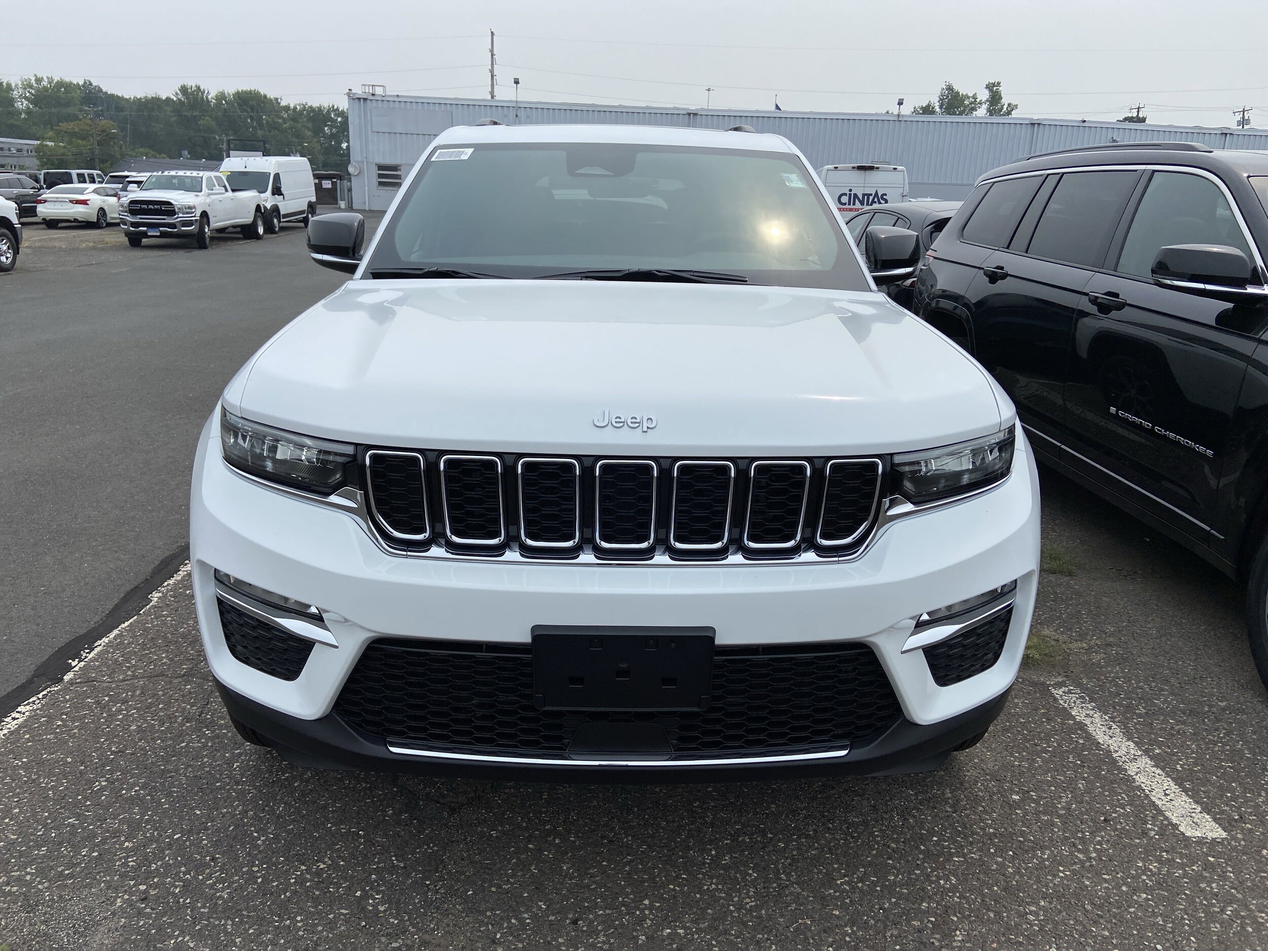 2025 Jeep Grand Cherokee Limited photo 2