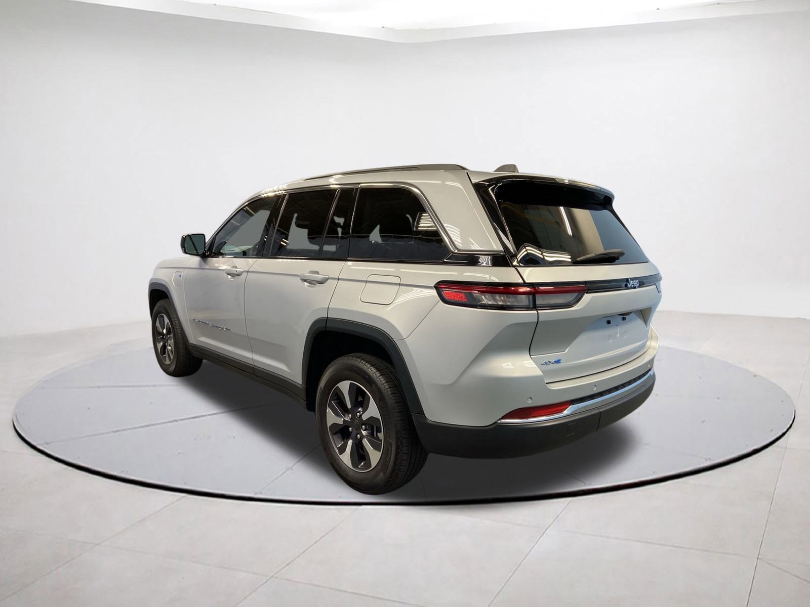 2023 Jeep Cherokee 4xe photo 4