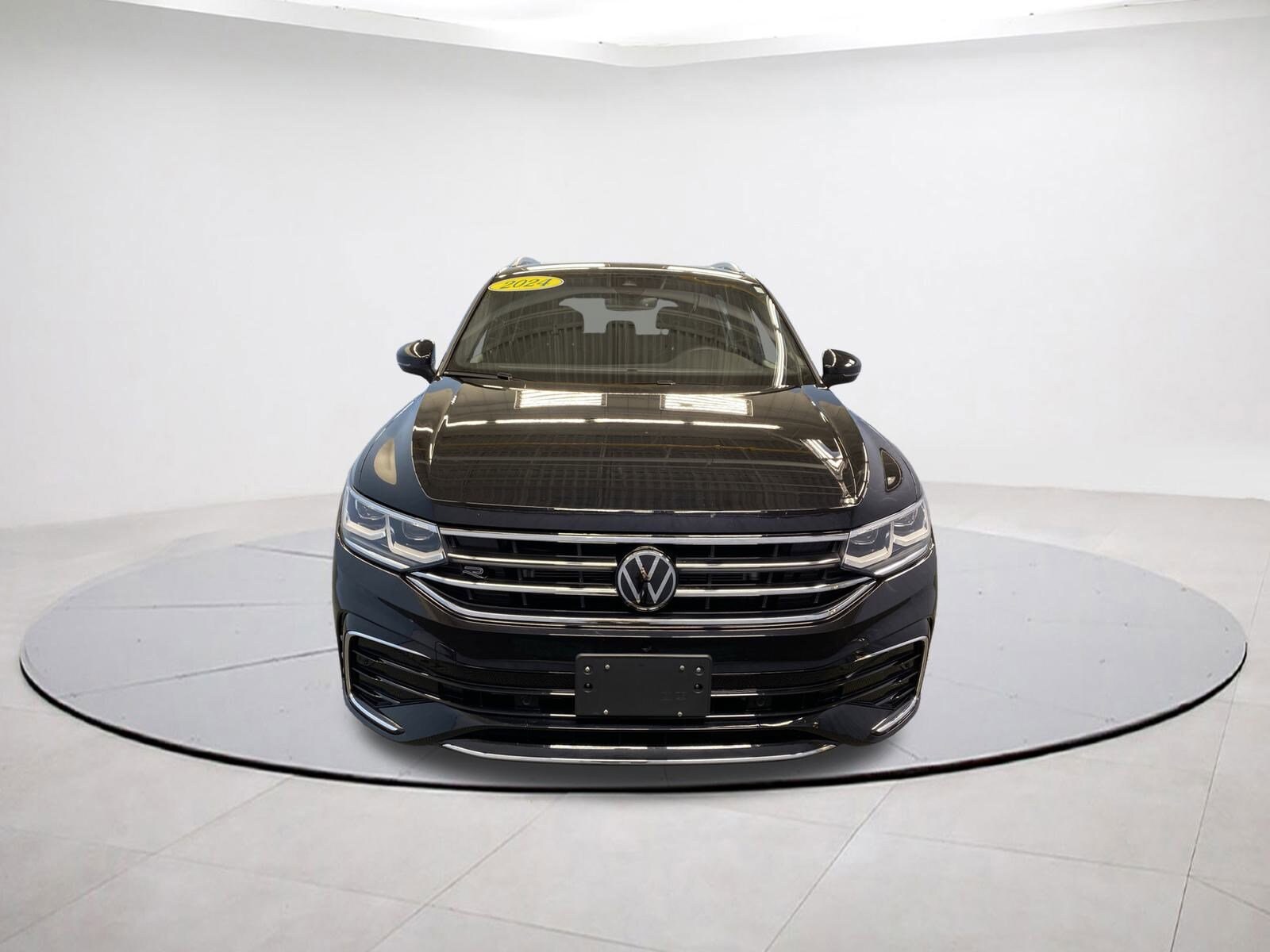 2024 Volkswagen Tiguan SEL R-Line Black photo 2