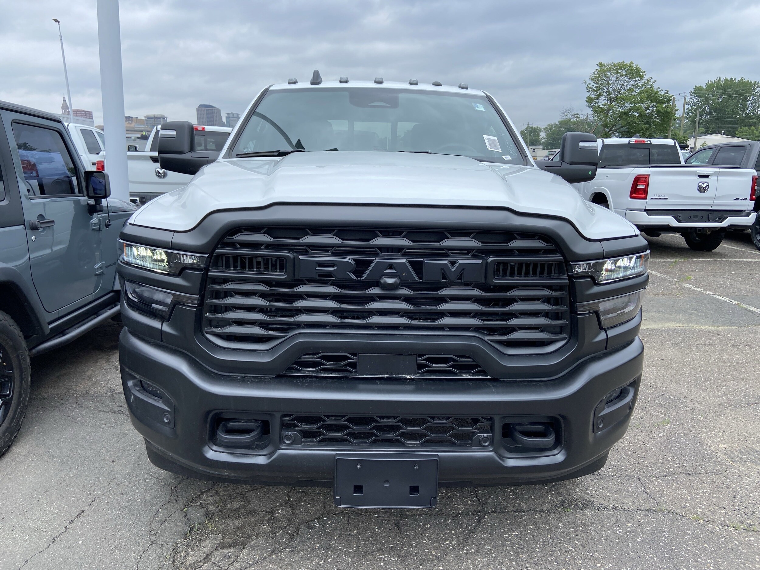 2025 Ram 2500 Tradesman photo 2