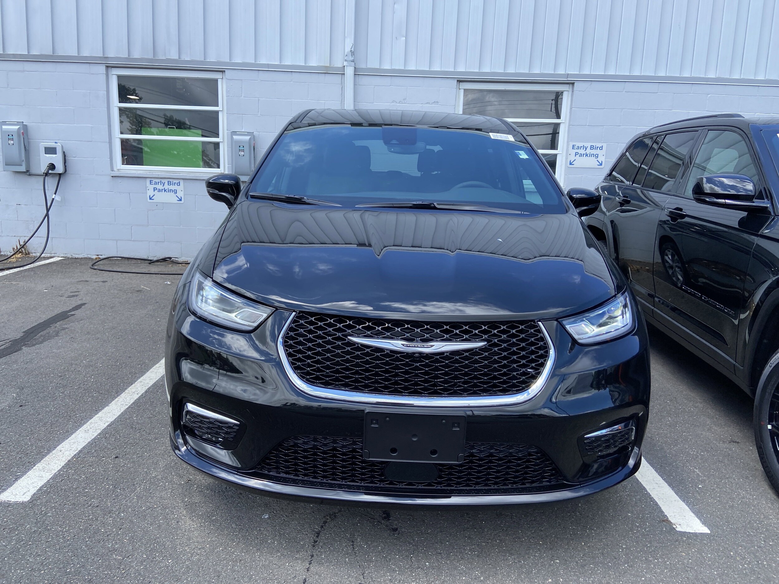 2025 Chrysler Pacifica photo 2