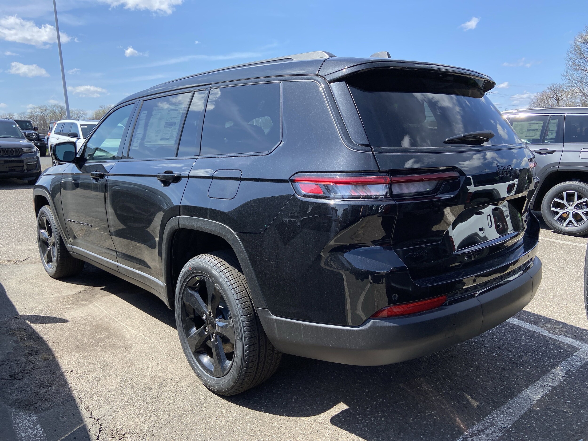 2025 Jeep Grand Cherokee Limited photo 4