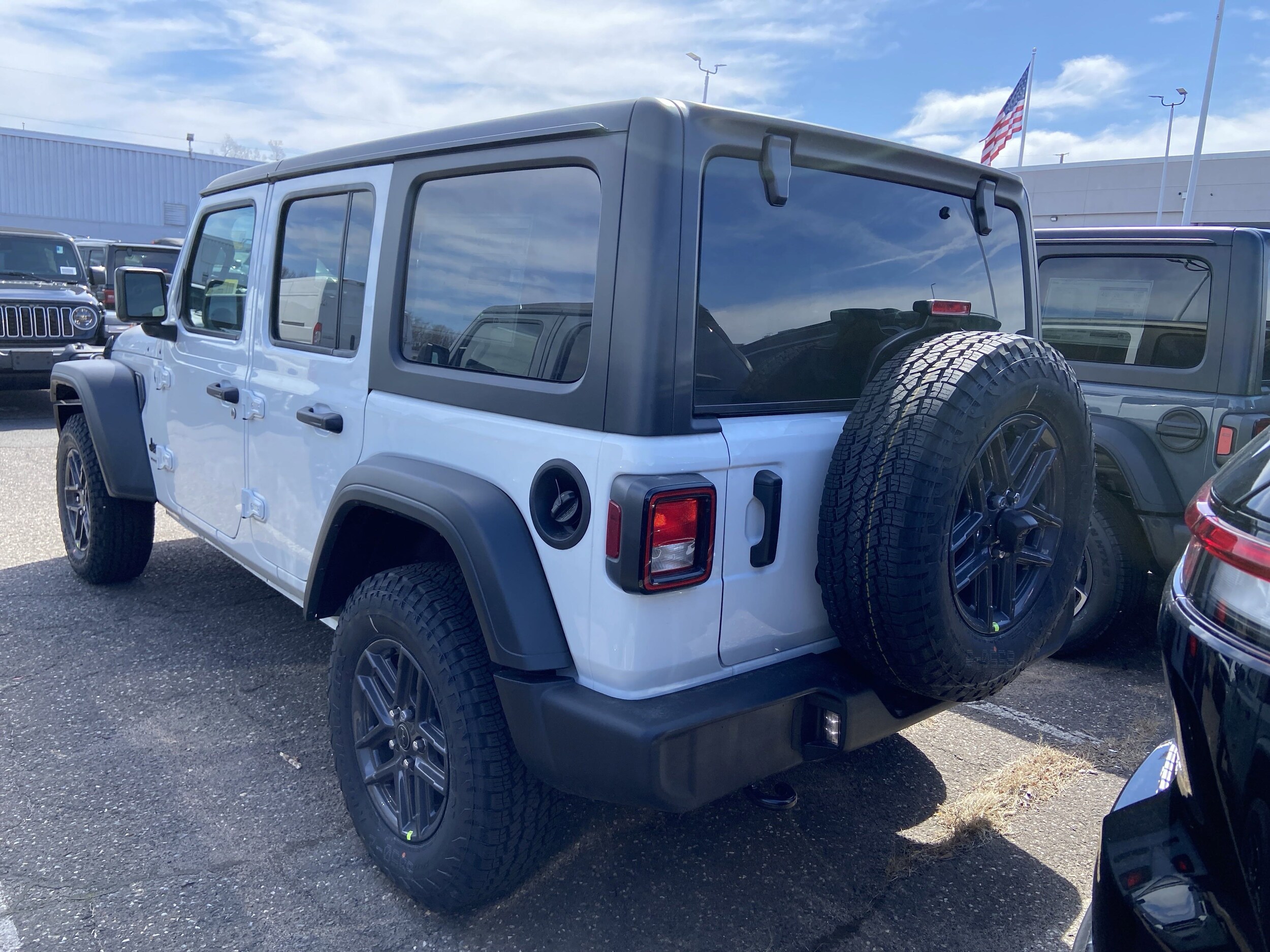 2025 Jeep Wrangler Sport S photo 4