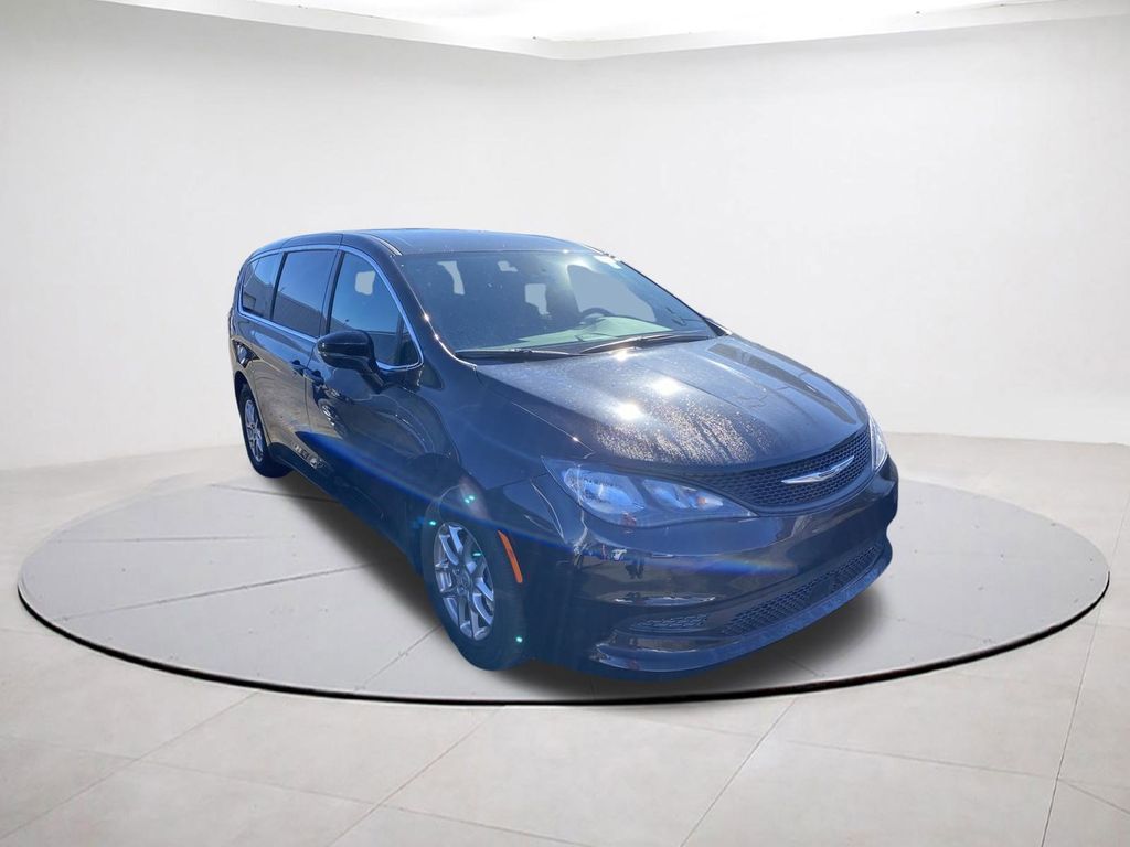 2026 Chrysler Voyager LX's photo