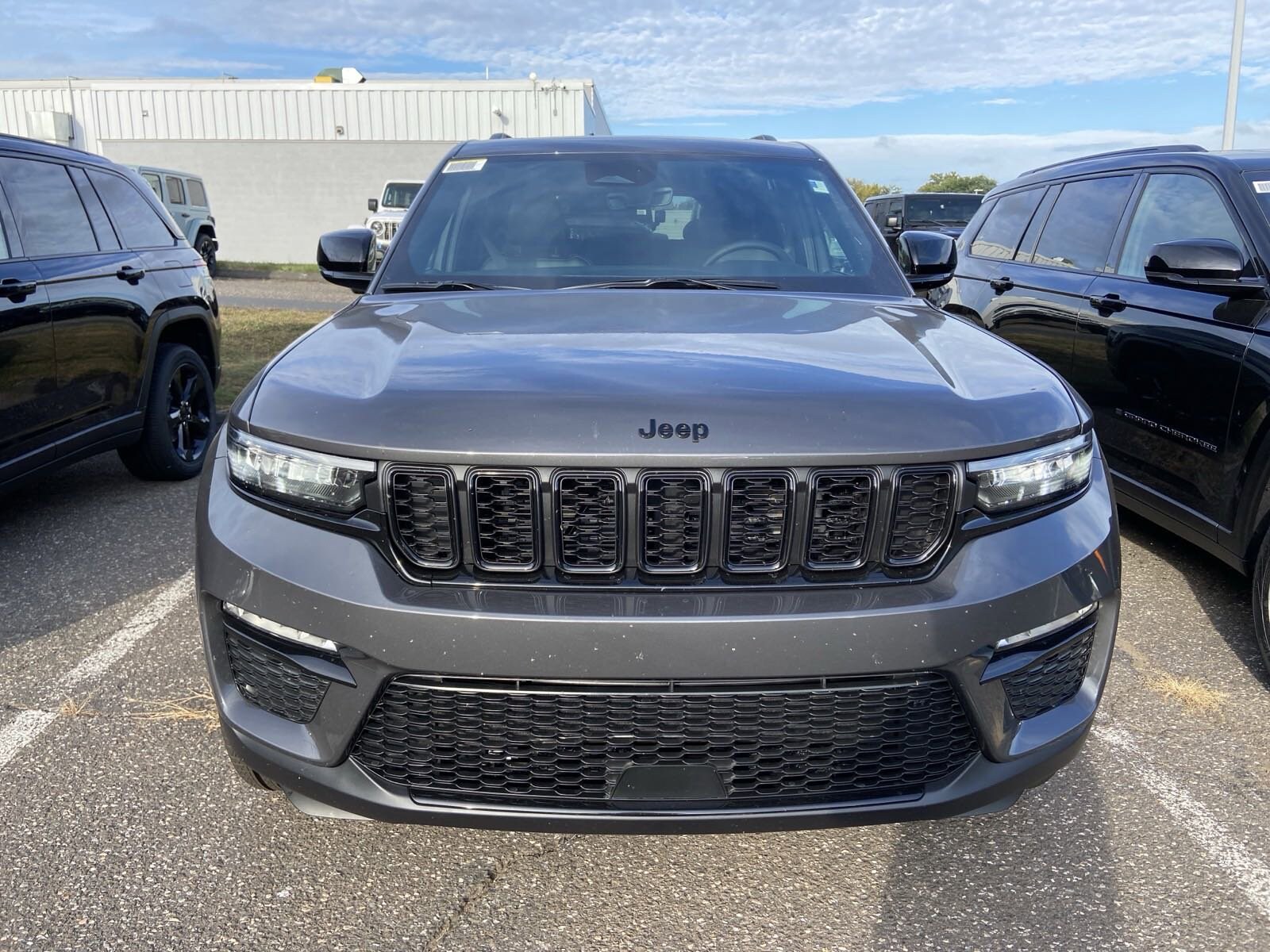 2025 Jeep Grand Cherokee Limited photo 2