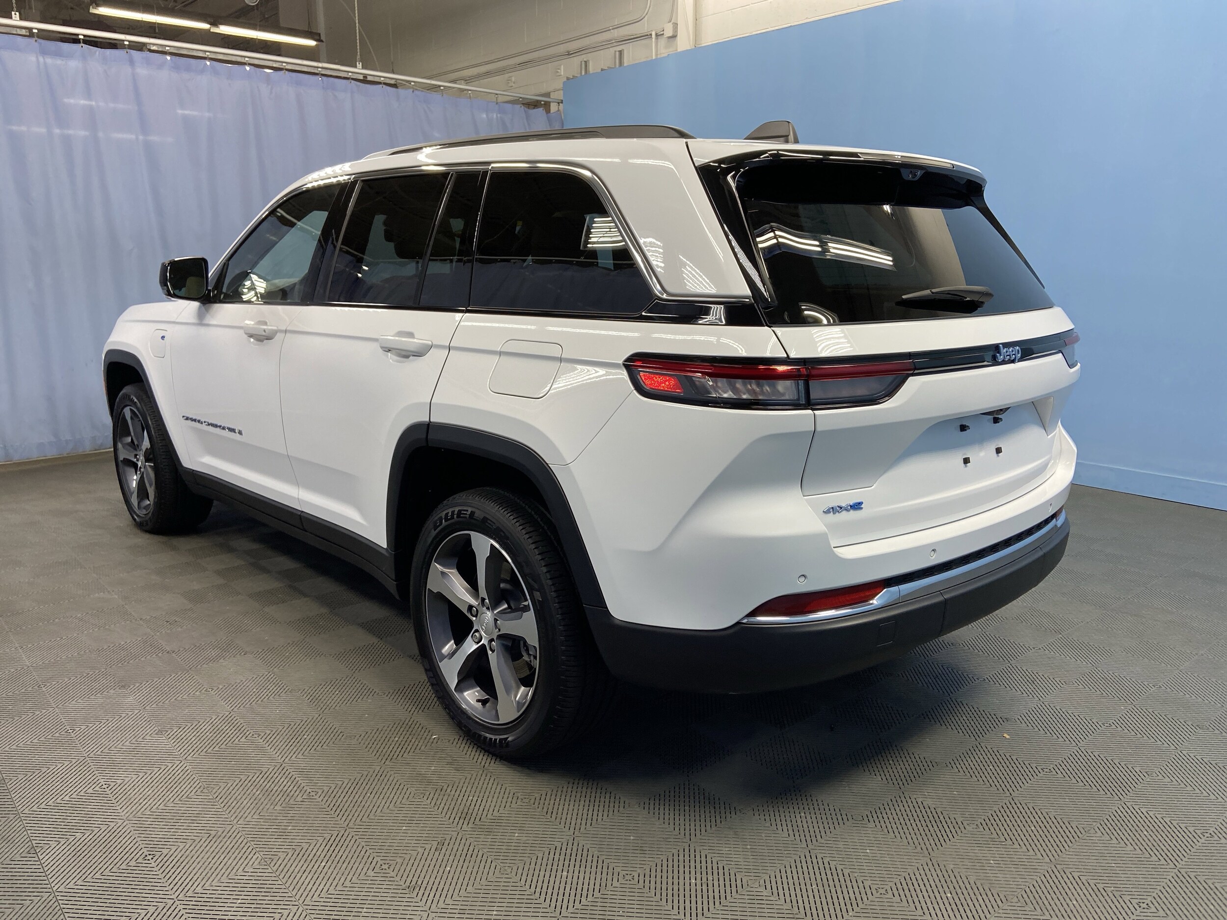 2023 Jeep Cherokee 4xe photo 3