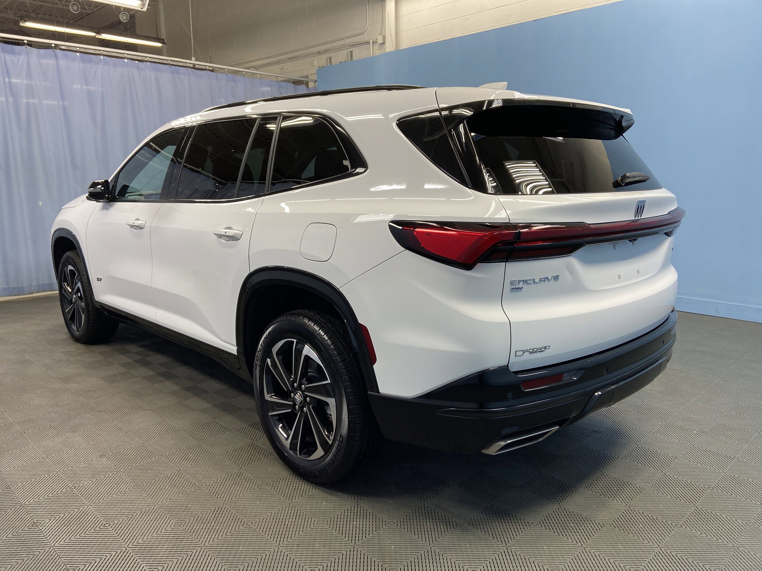 2025 Buick Enclave Sport Touring photo 3
