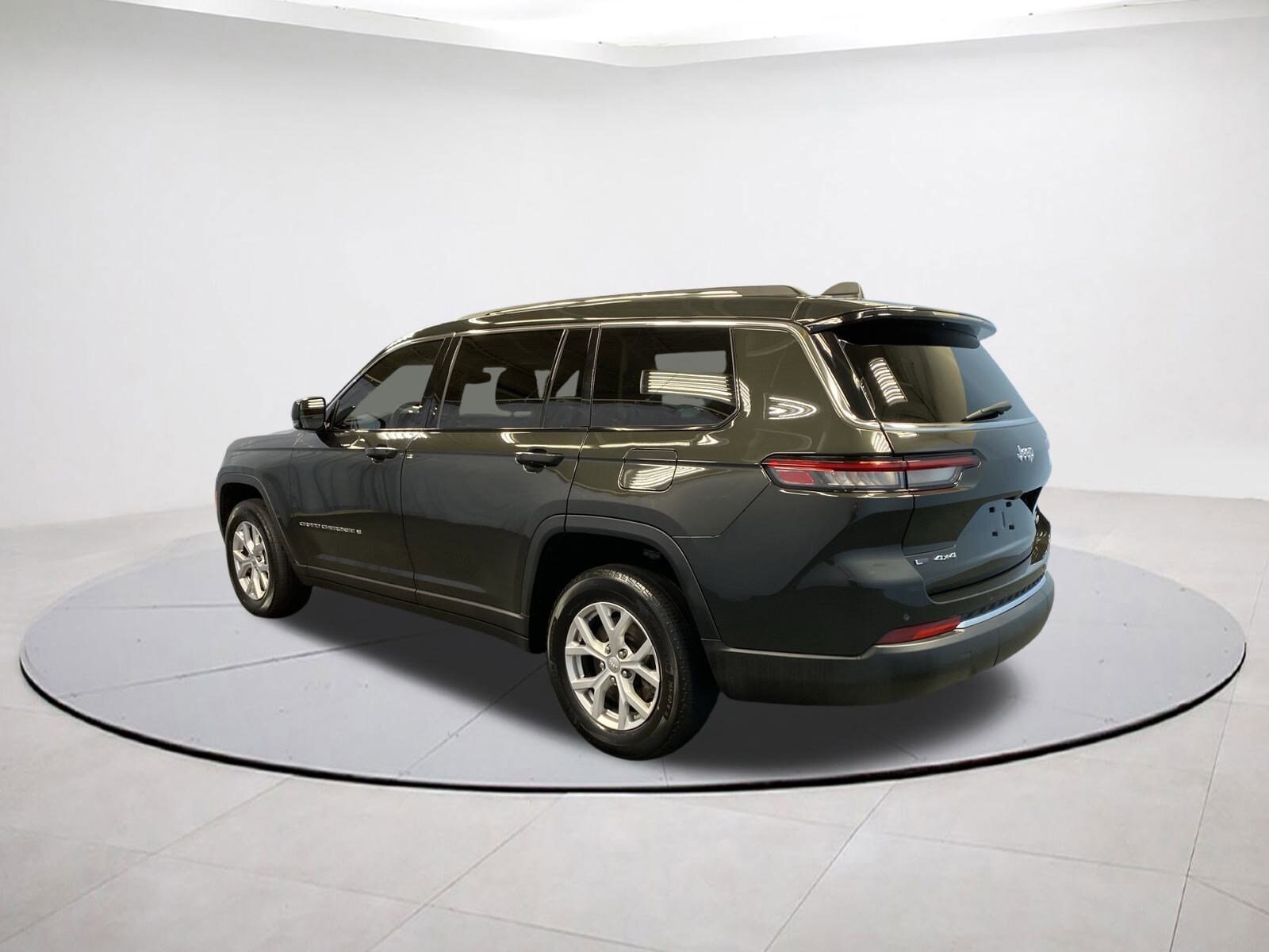2022 Jeep Grand Cherokee Limited photo 2