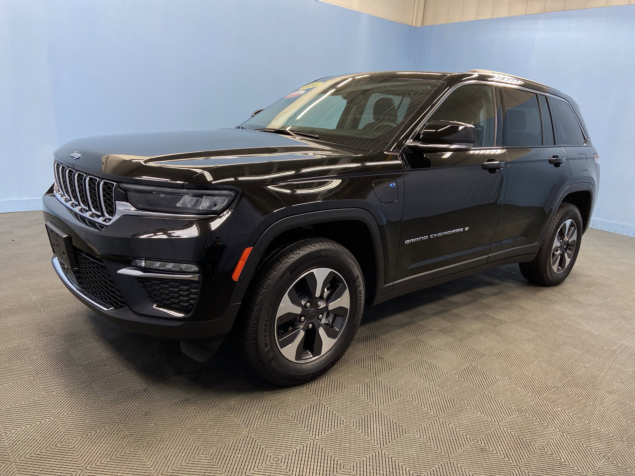 2024 Jeep Cherokee Limited 4xe photo 2