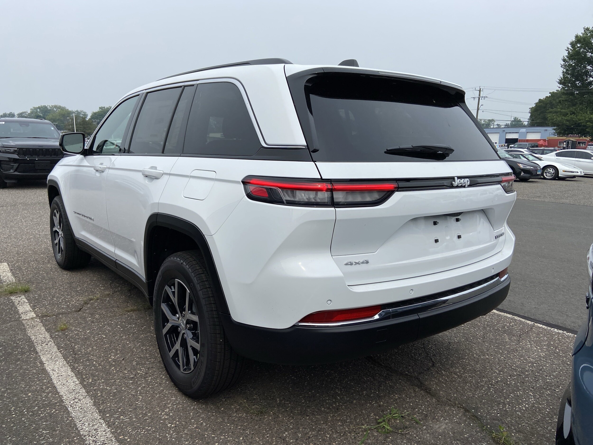 2025 Jeep Grand Cherokee Limited photo 4