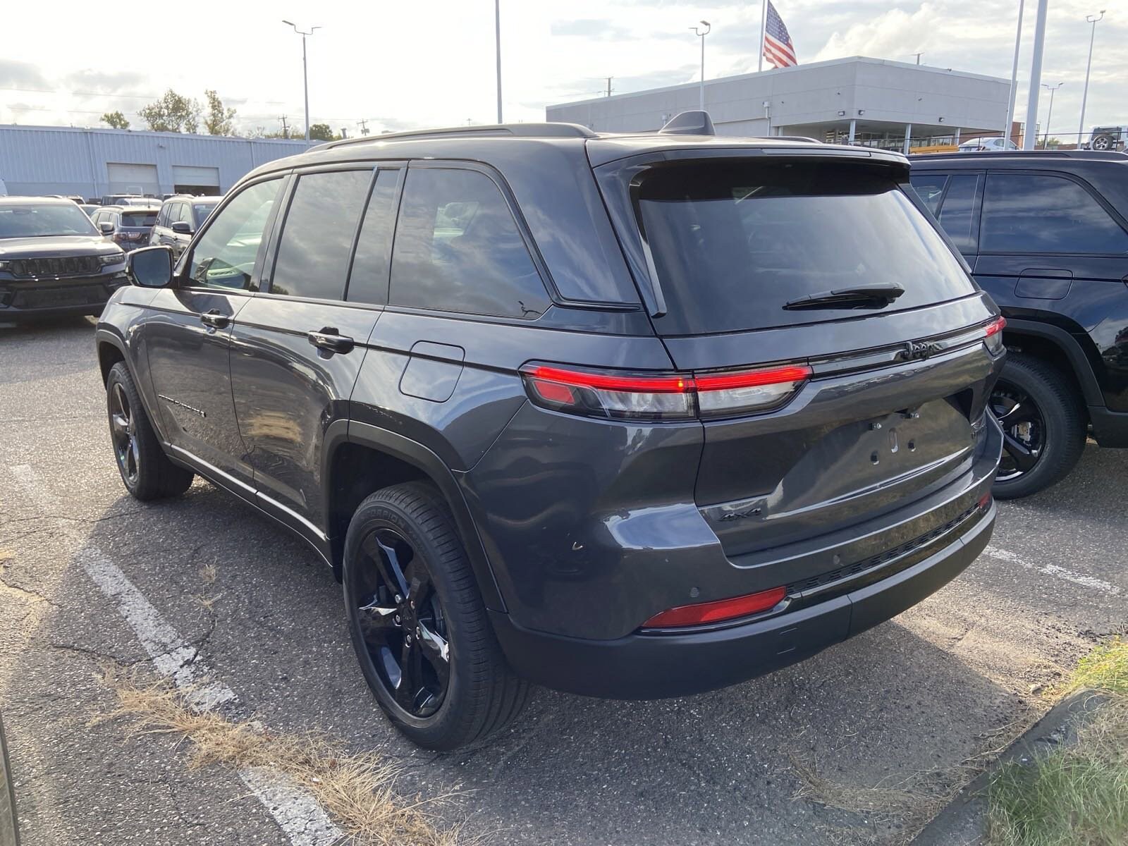 2025 Jeep Grand Cherokee Limited photo 4