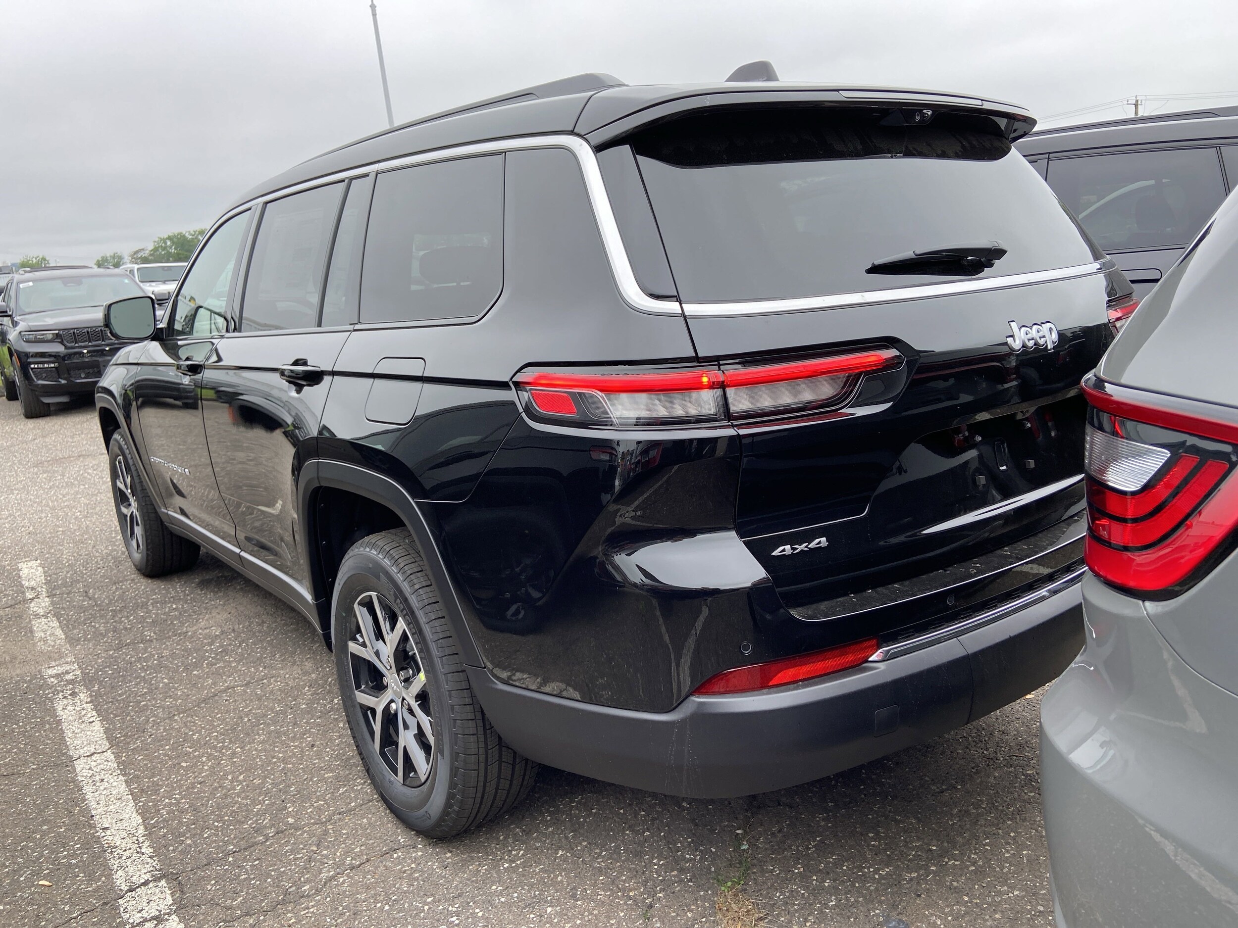 2025 Jeep Grand Cherokee Limited photo 4