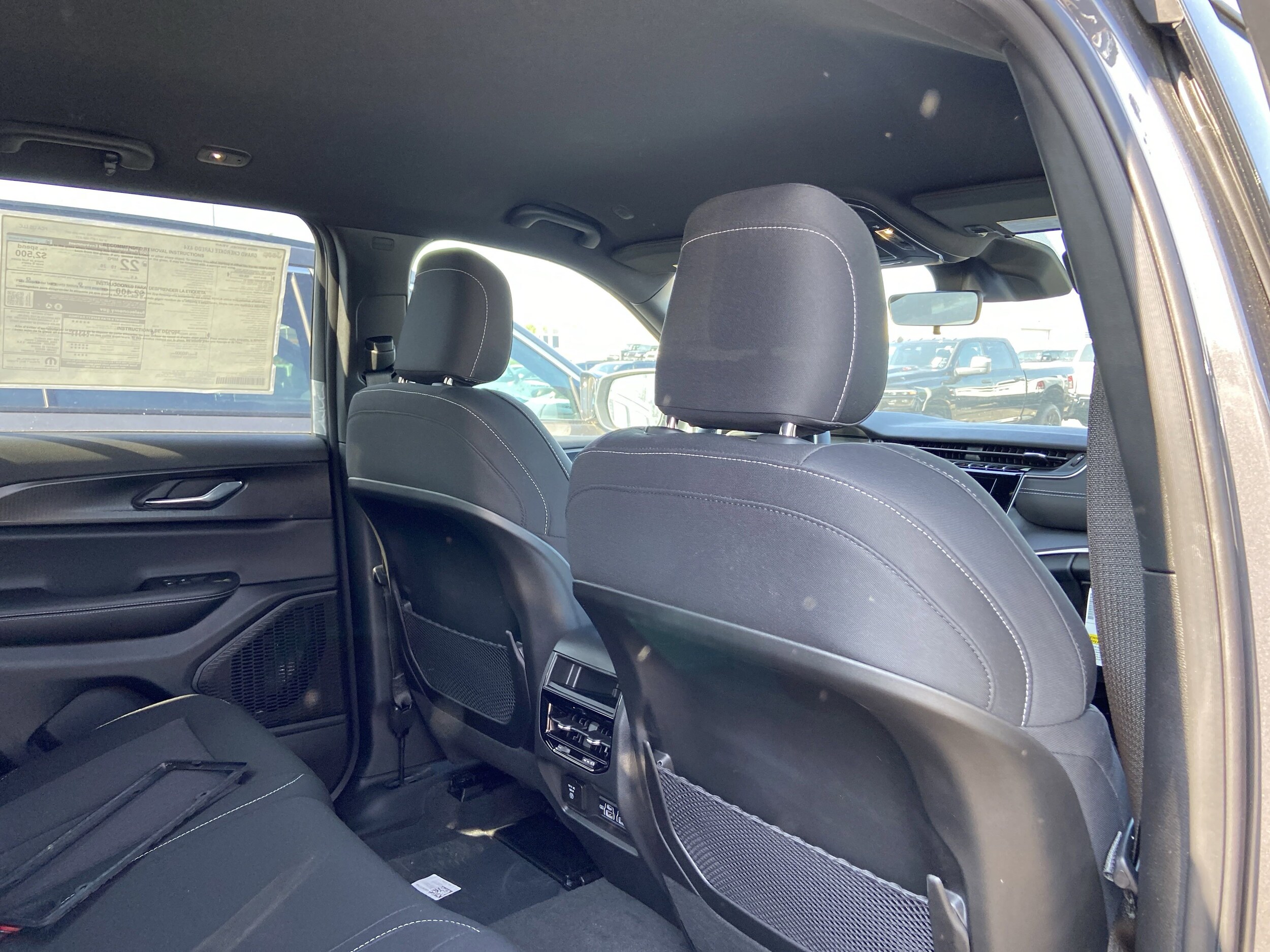2025 Jeep Grand Cherokee Laredo photo 3