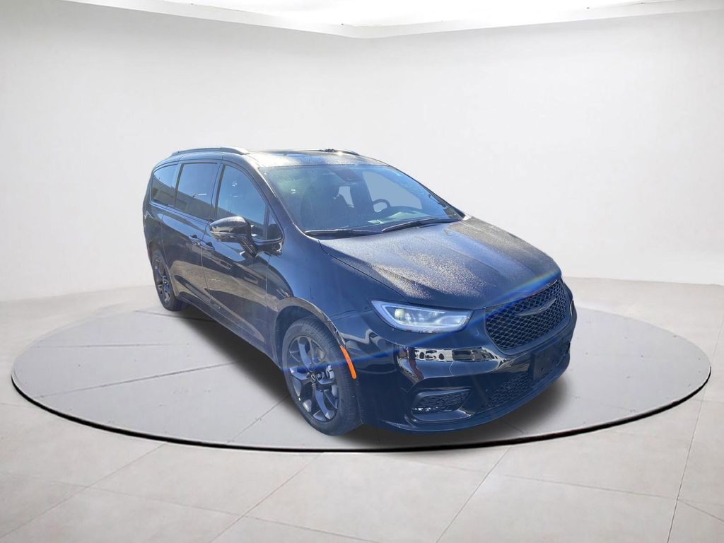 2026 Chrysler Pacifica Limited AWD's photo
