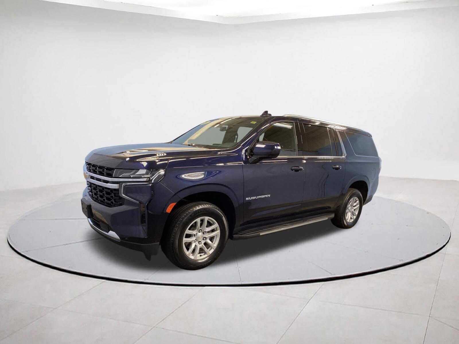 2023 Chevrolet Suburban LS photo 2