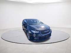 2026 Chrysler Pacifica Select Passenger Van