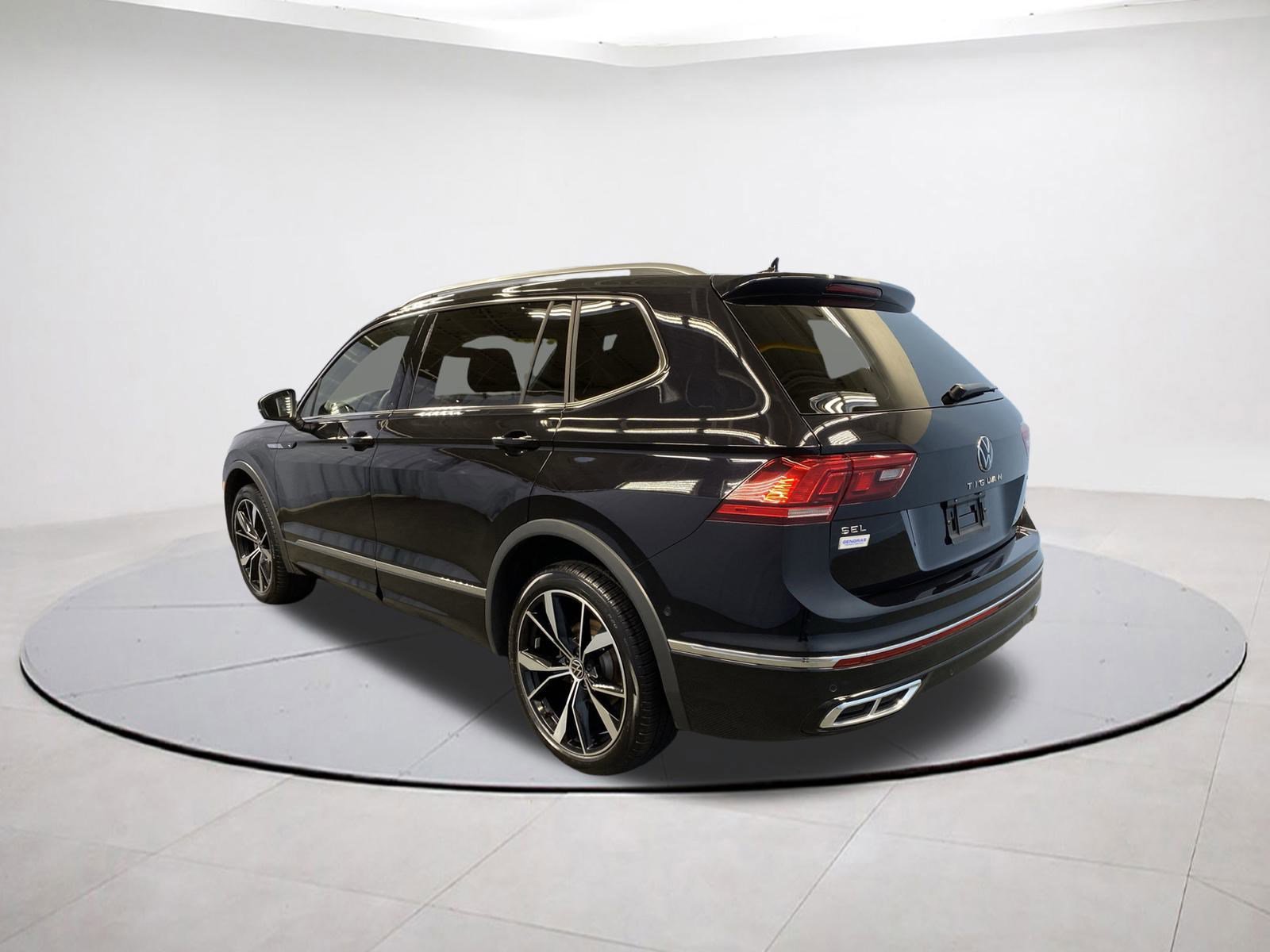 2024 Volkswagen Tiguan SEL R-Line Black photo 4